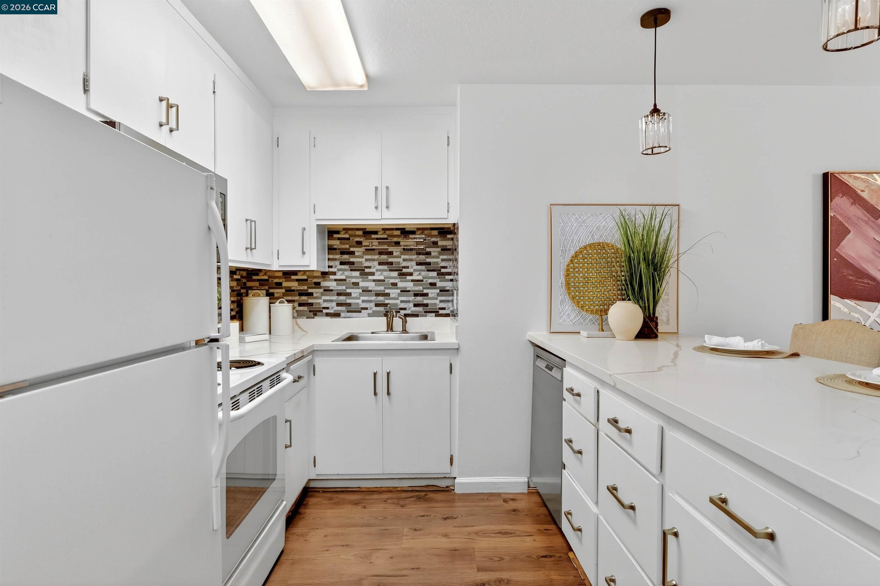 Photo #5: 41120924 Listing: Photo #5