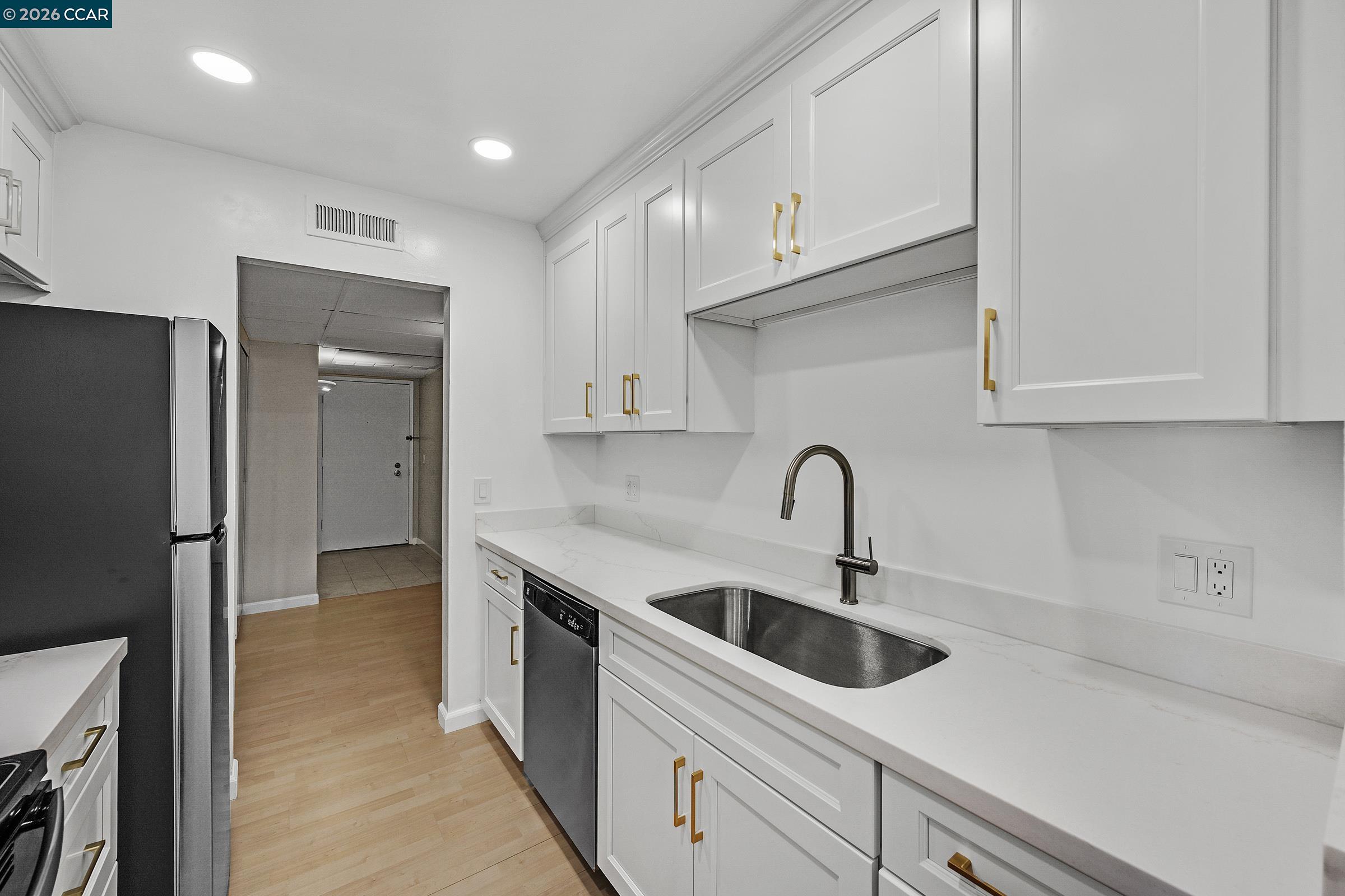 Photo #8: 41120926 Listing: Photo #8