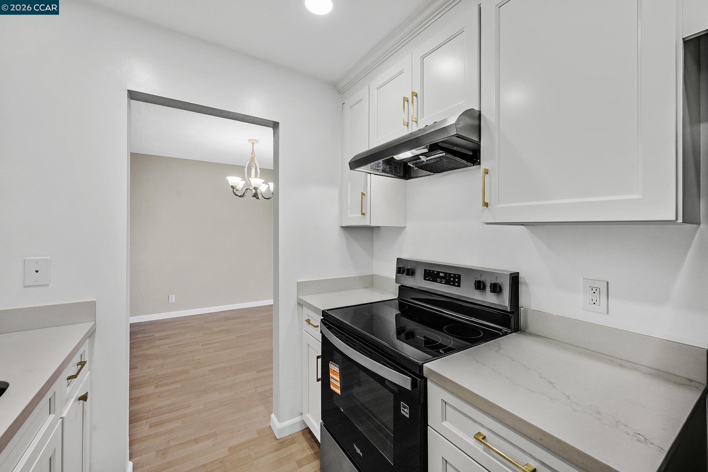 Photo #9: 41120926 Listing: Photo #9