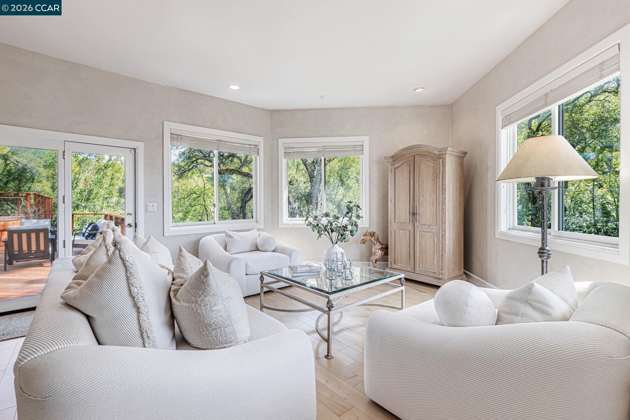 Detail Gallery Image 16 of 47 For 4 Julianna Ct, Moraga,  CA 94556 - 4 Beds | 4 Baths