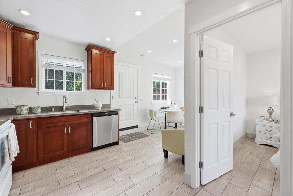 Detail Gallery Image 35 of 59 For 19790 Stanton Ave, Castro Valley,  CA 94546 - 4 Beds | 3 Baths