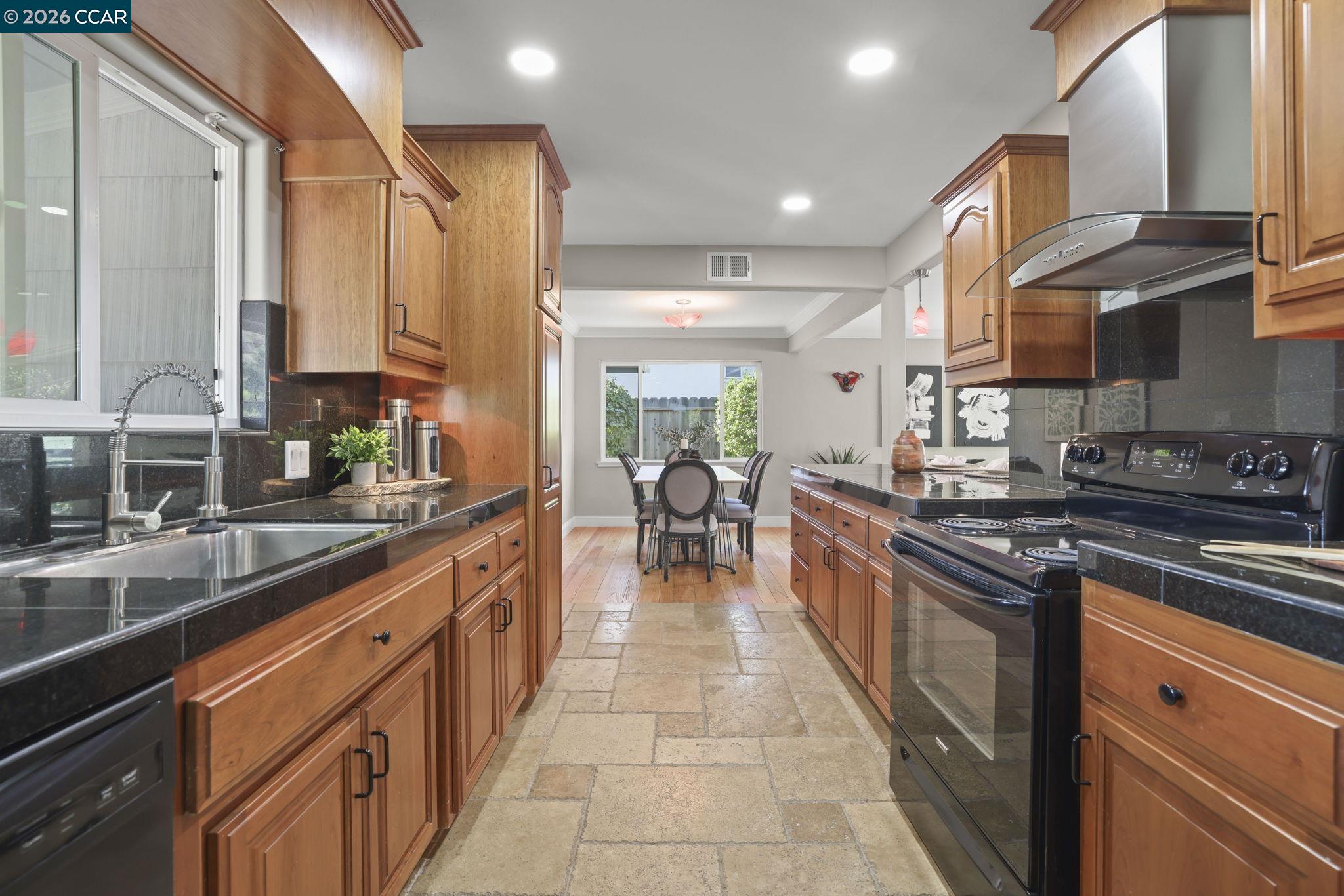 Detail Gallery Image 15 of 32 For 202 Christie Dr, Martinez,  CA 94553 - 3 Beds | 2 Baths