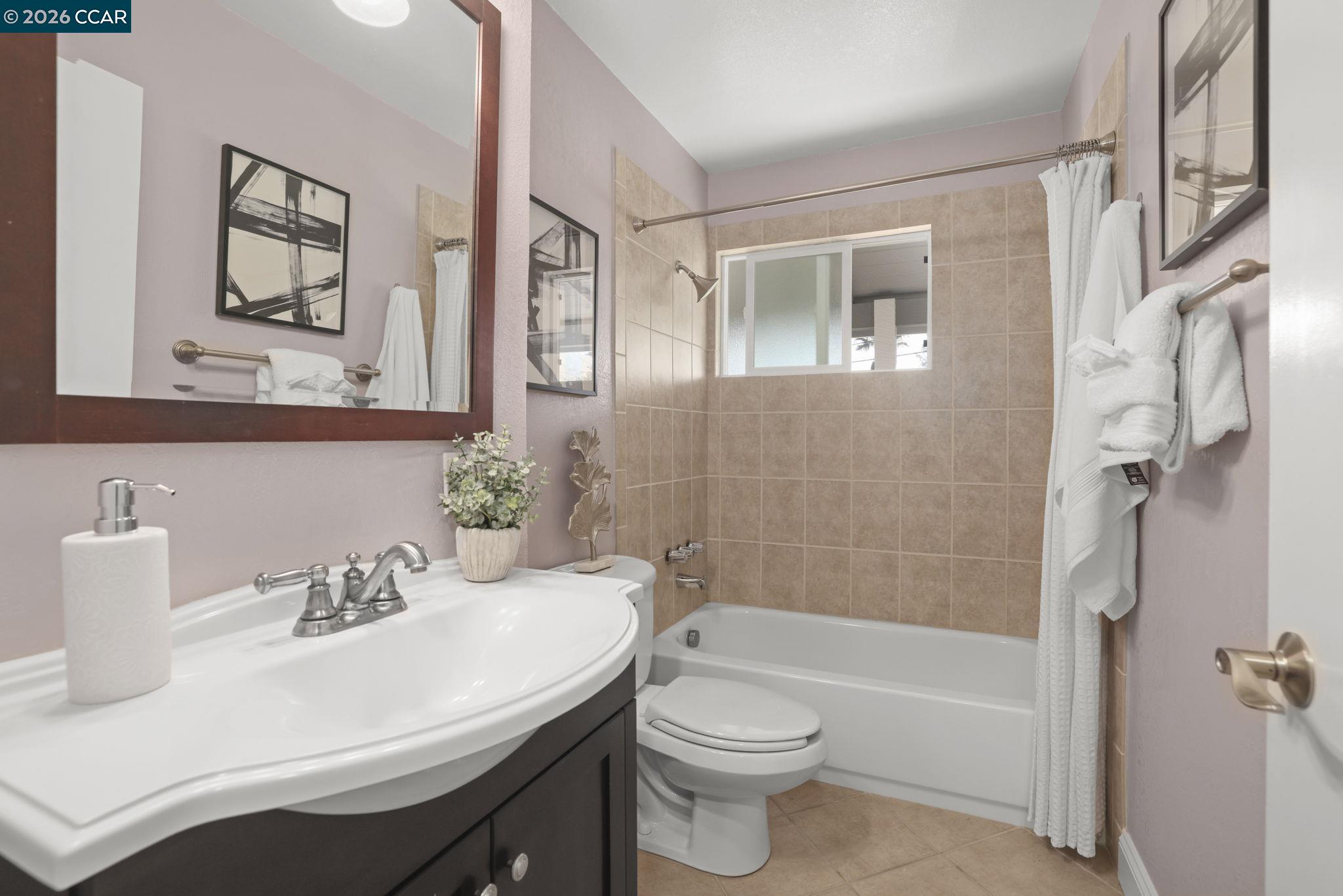 Detail Gallery Image 18 of 32 For 202 Christie Dr, Martinez,  CA 94553 - 3 Beds | 2 Baths