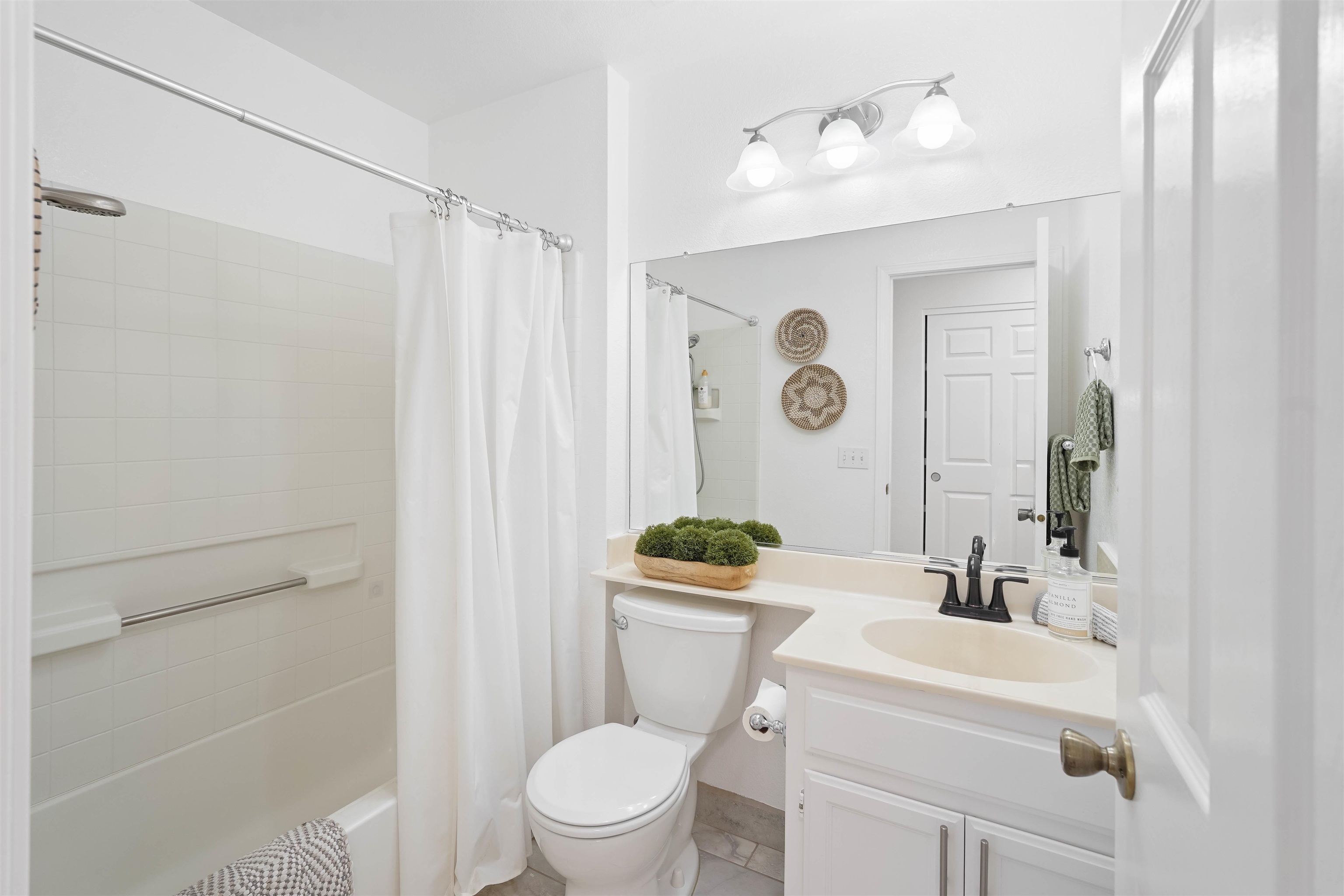 Detail Gallery Image 12 of 32 For 2255 Mcallister Ln, Riverbank,  CA 95367 - 3 Beds | 2 Baths