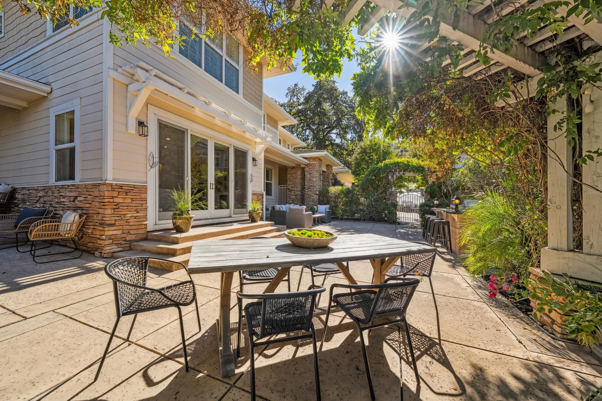 Detail Gallery Image 2 of 59 For 125 Mystic Pl, Alamo,  CA 94507 - 5 Beds | 4/1 Baths