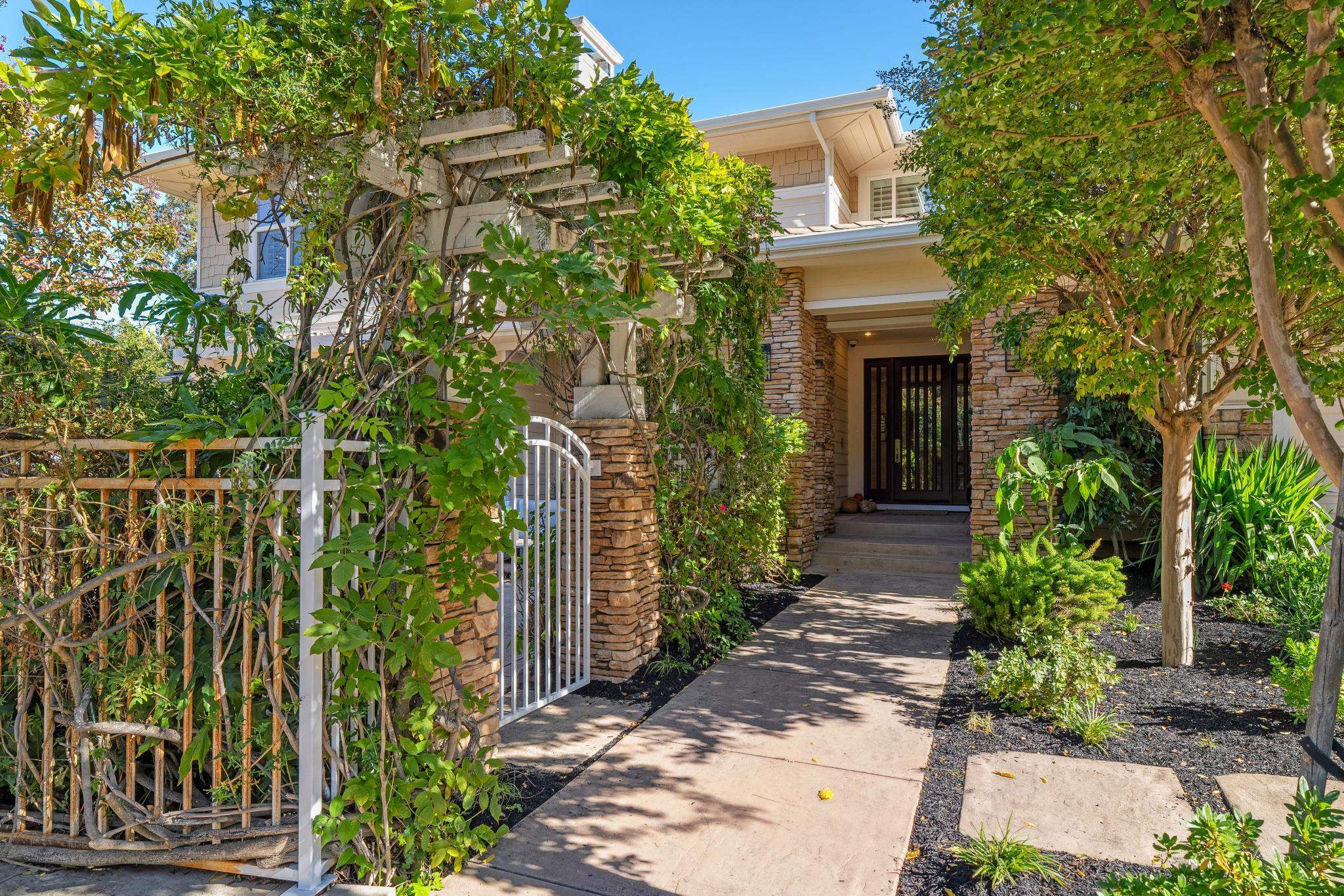 Detail Gallery Image 3 of 59 For 125 Mystic Pl, Alamo,  CA 94507 - 5 Beds | 4/1 Baths