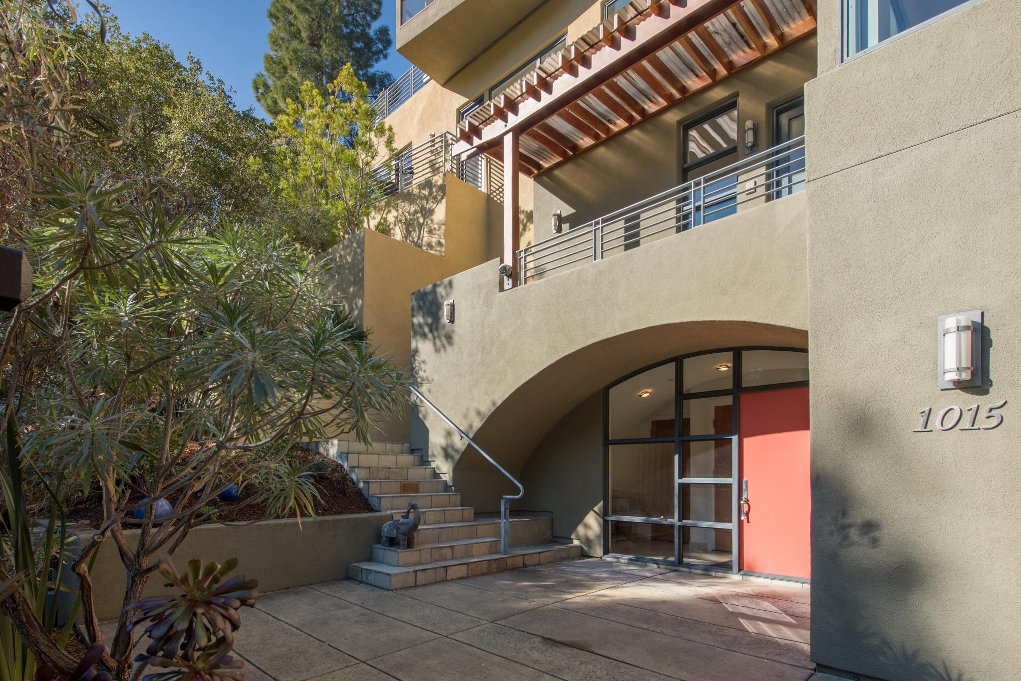 Detail Gallery Image 2 of 59 For 1015 Grand View Dr, Berkeley,  CA 94705 - 5 Beds | 4/1 Baths