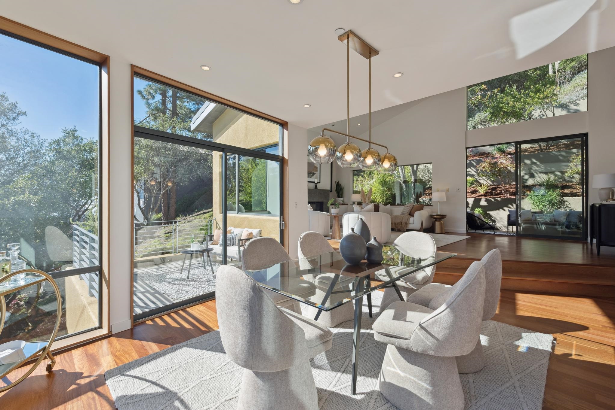 Detail Gallery Image 12 of 59 For 1015 Grand View Dr, Berkeley,  CA 94705 - 5 Beds | 4/1 Baths