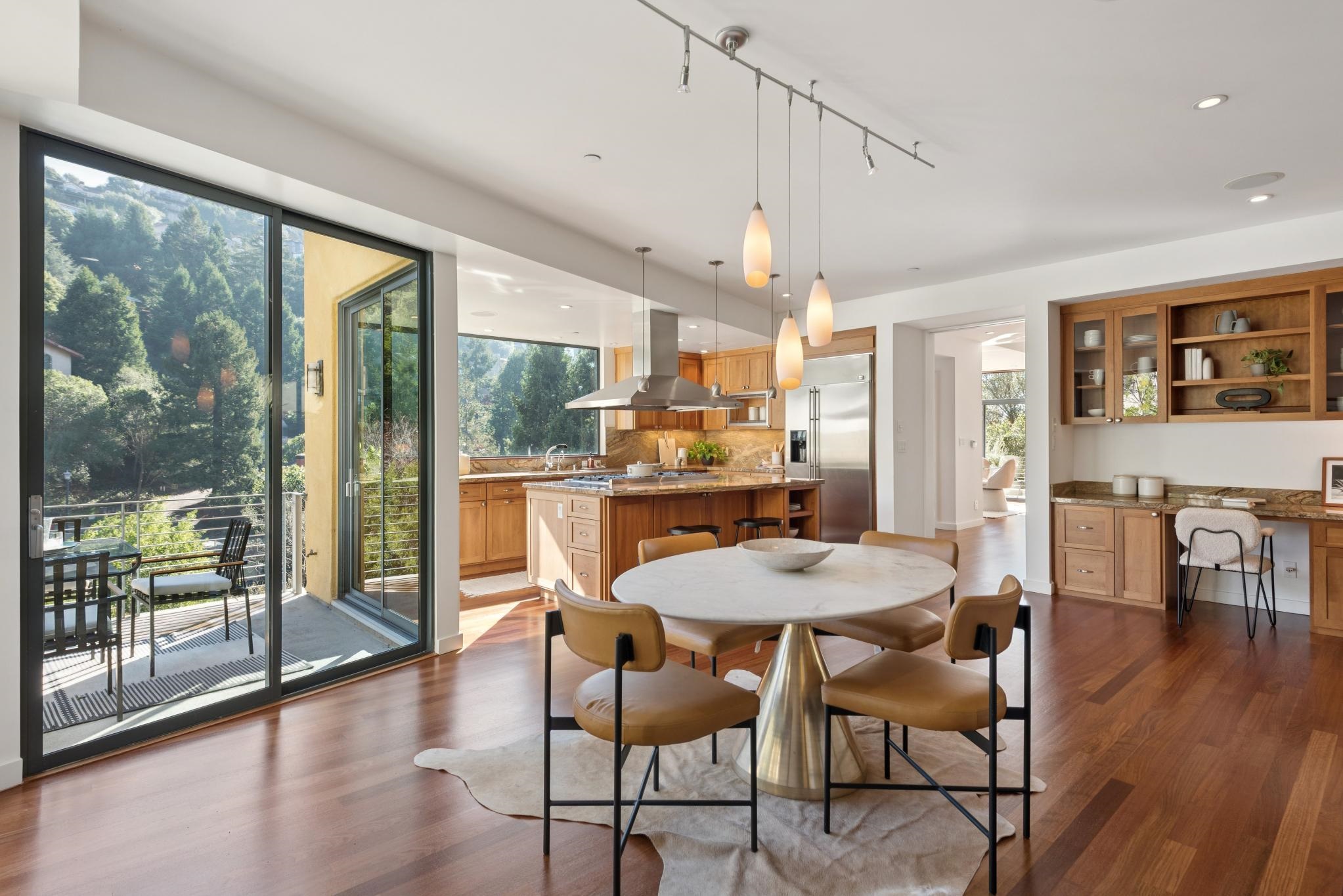 Detail Gallery Image 15 of 59 For 1015 Grand View Dr, Berkeley,  CA 94705 - 5 Beds | 4/1 Baths