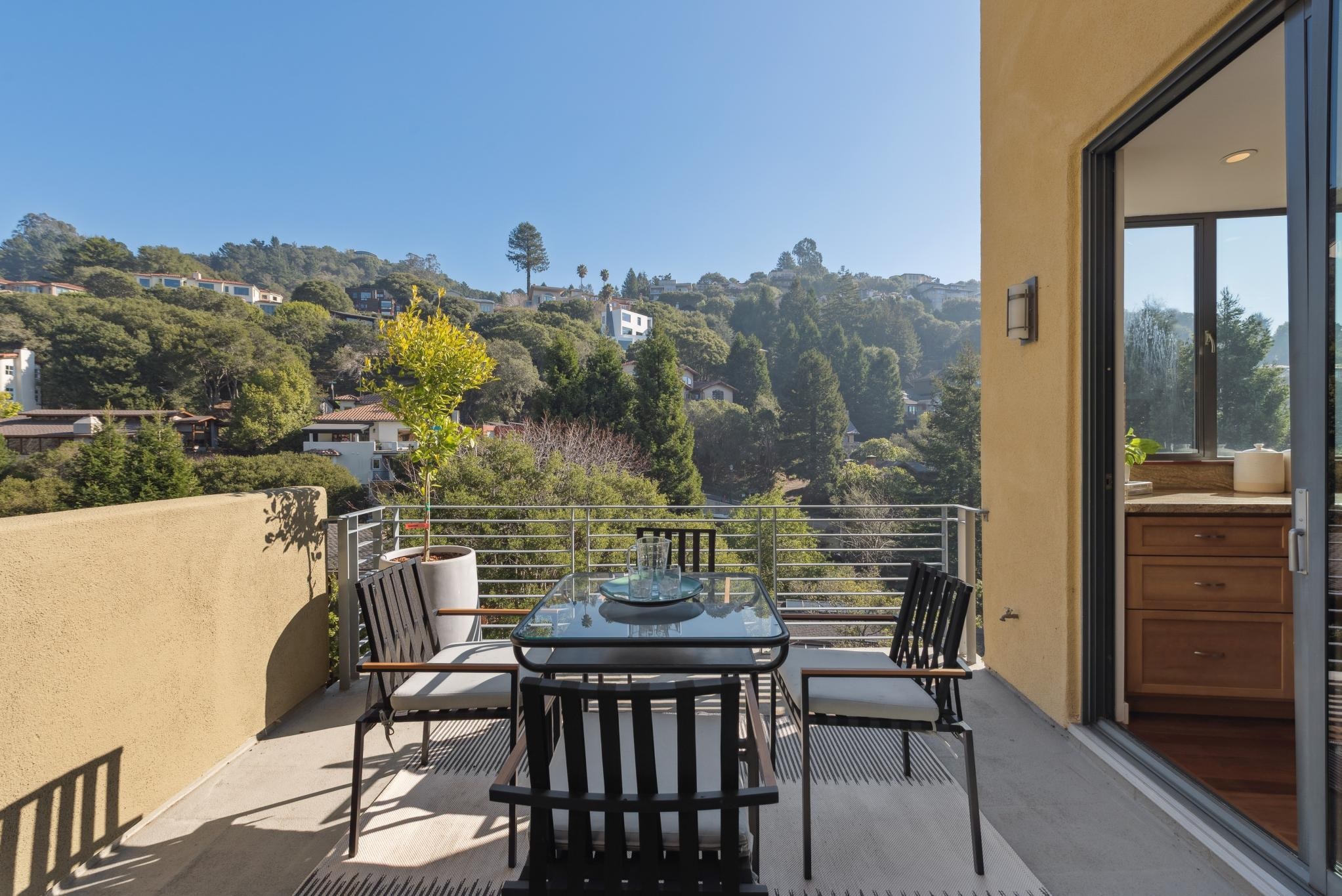 Detail Gallery Image 16 of 59 For 1015 Grand View Dr, Berkeley,  CA 94705 - 5 Beds | 4/1 Baths