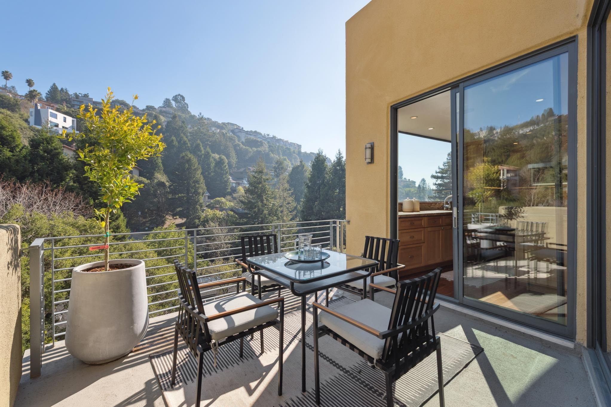 Detail Gallery Image 17 of 59 For 1015 Grand View Dr, Berkeley,  CA 94705 - 5 Beds | 4/1 Baths