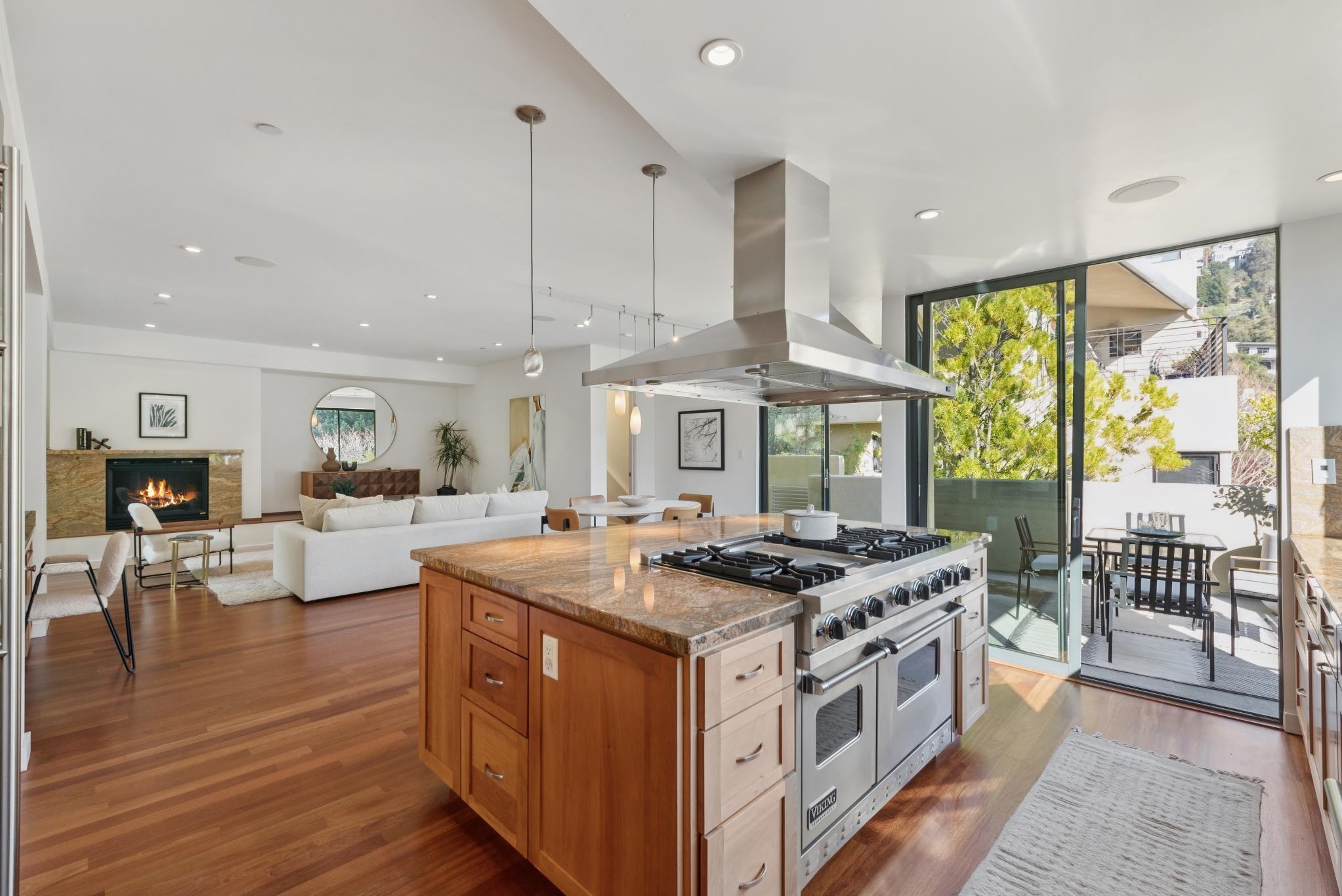 Detail Gallery Image 20 of 59 For 1015 Grand View Dr, Berkeley,  CA 94705 - 5 Beds | 4/1 Baths