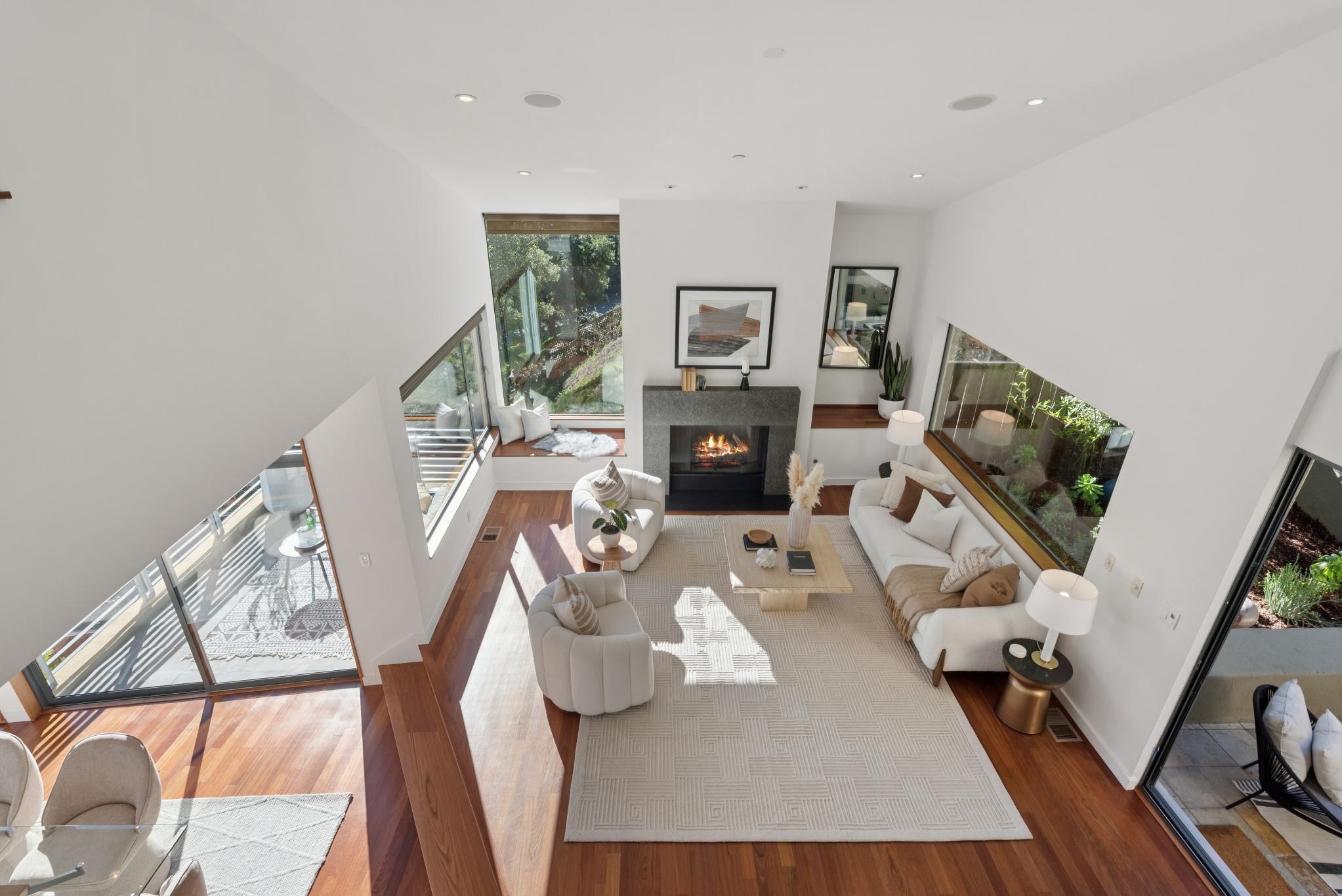 Detail Gallery Image 29 of 59 For 1015 Grand View Dr, Berkeley,  CA 94705 - 5 Beds | 4/1 Baths