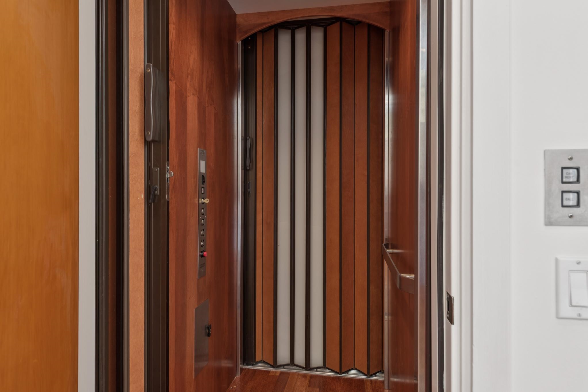 Detail Gallery Image 38 of 59 For 1015 Grand View Dr, Berkeley,  CA 94705 - 5 Beds | 4/1 Baths