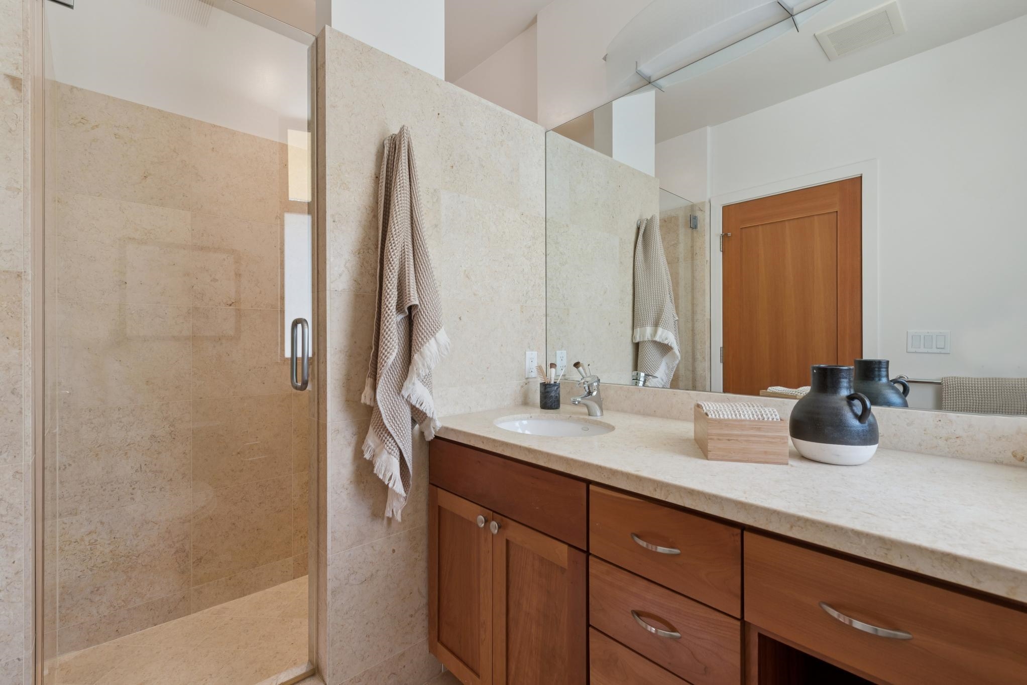 Detail Gallery Image 41 of 59 For 1015 Grand View Dr, Berkeley,  CA 94705 - 5 Beds | 4/1 Baths