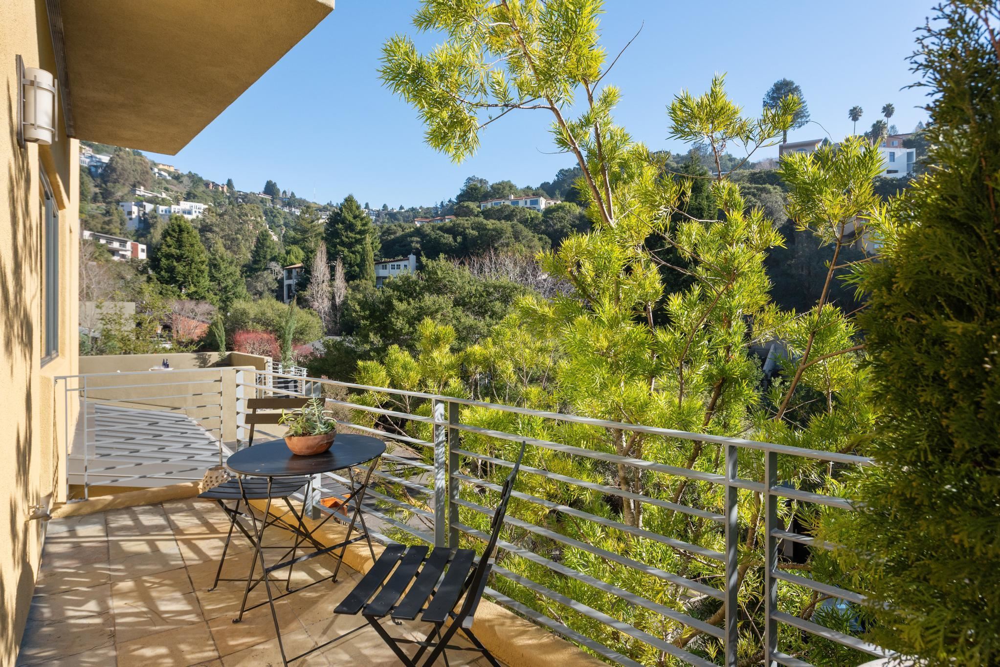 Detail Gallery Image 50 of 59 For 1015 Grand View Dr, Berkeley,  CA 94705 - 5 Beds | 4/1 Baths