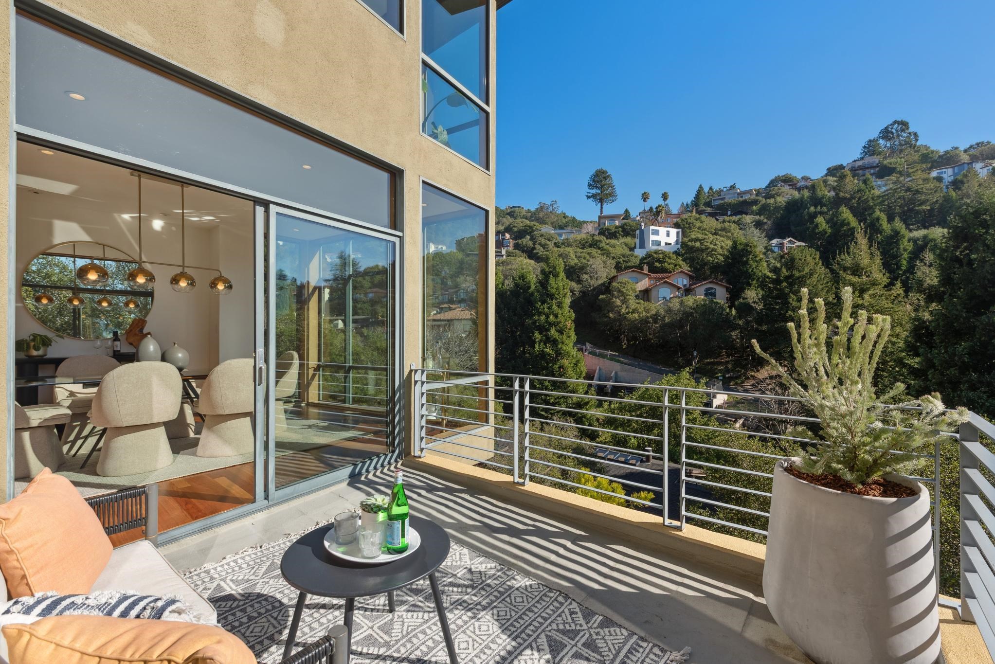 Detail Gallery Image 10 of 59 For 1015 Grand View Dr, Berkeley,  CA 94705 - 5 Beds | 4/1 Baths