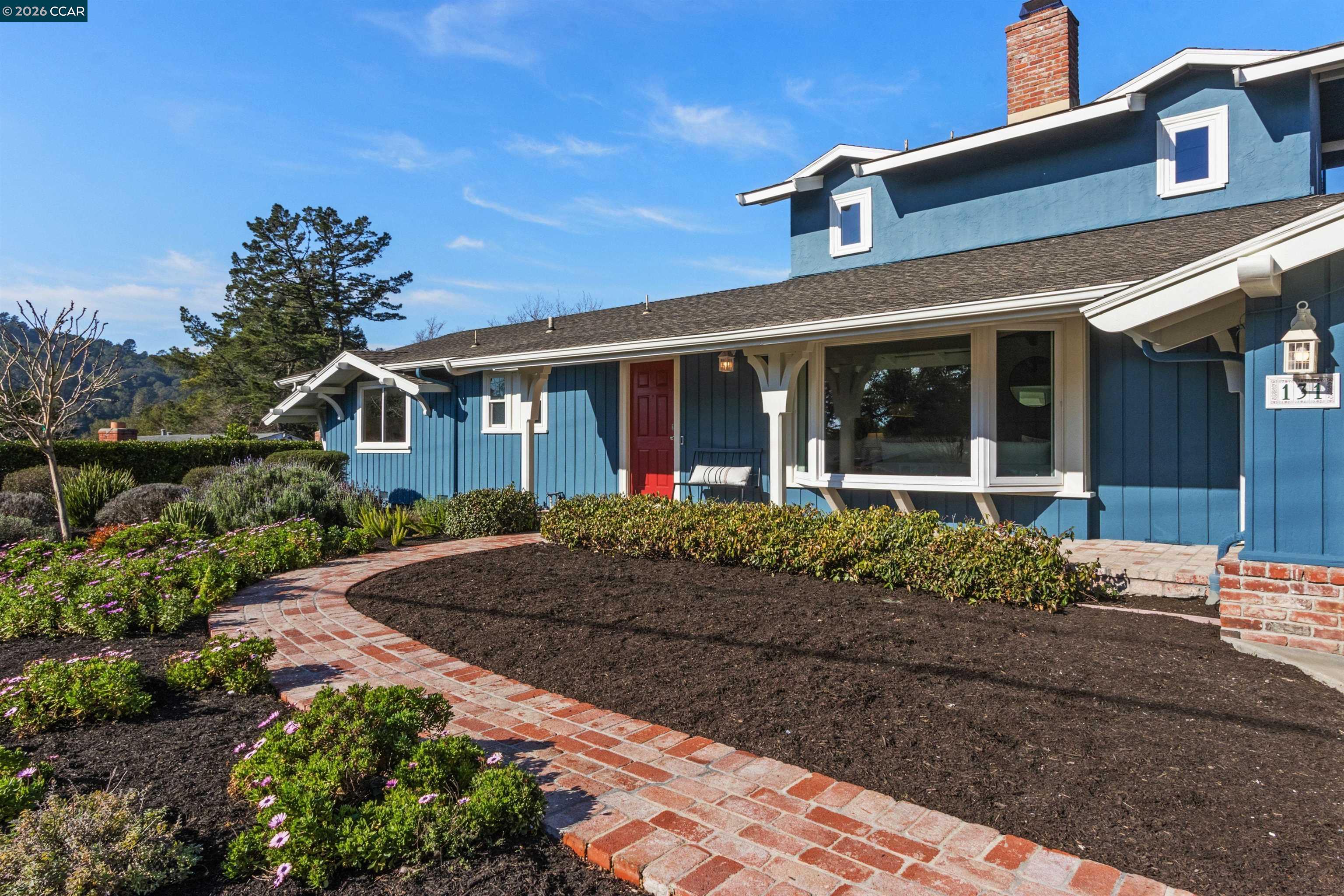 Detail Gallery Image 2 of 34 For 131 Donald Dr, Moraga,  CA 94556 - 4 Beds | 3 Baths