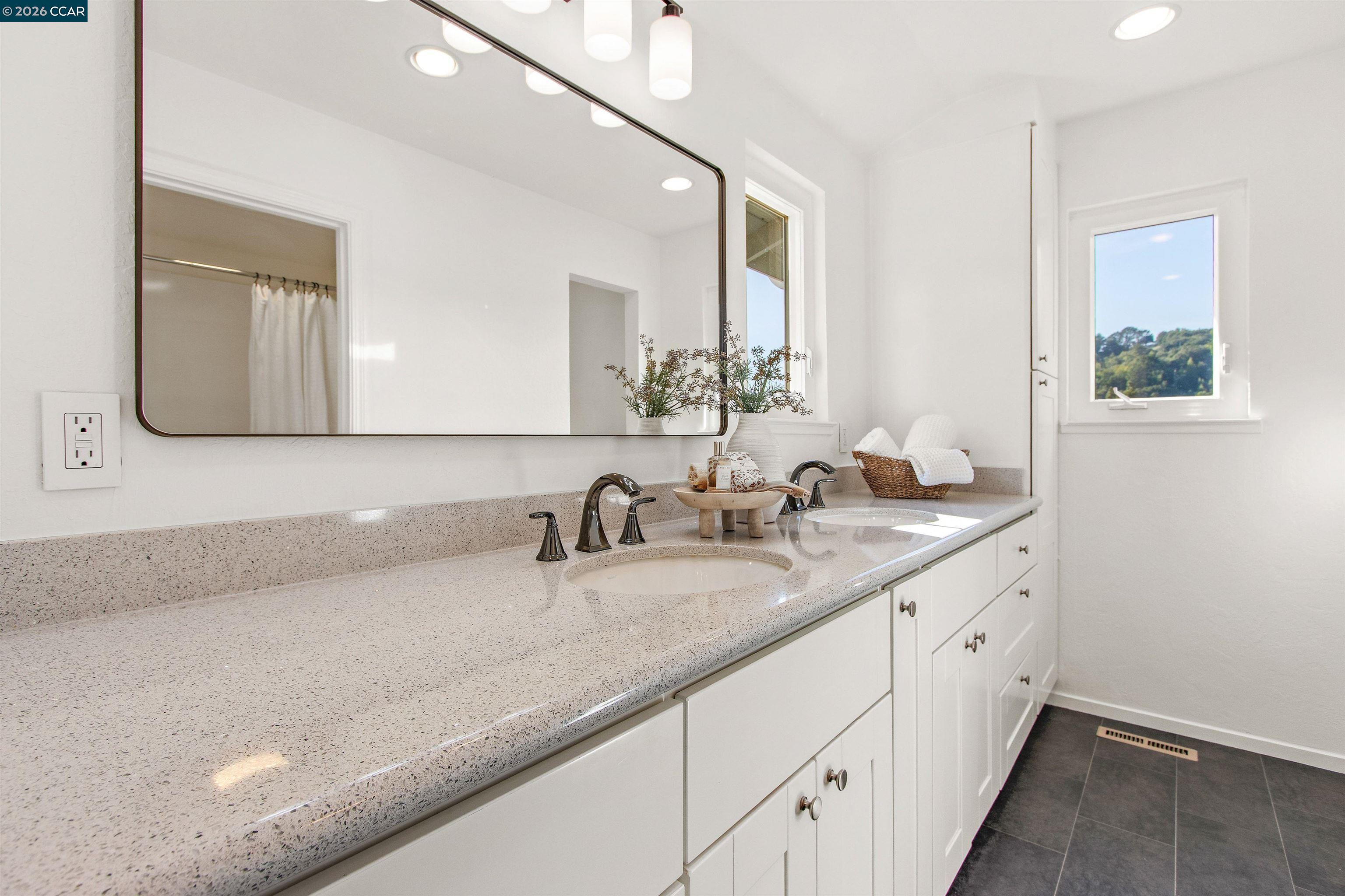 Detail Gallery Image 18 of 34 For 131 Donald Dr, Moraga,  CA 94556 - 4 Beds | 3 Baths