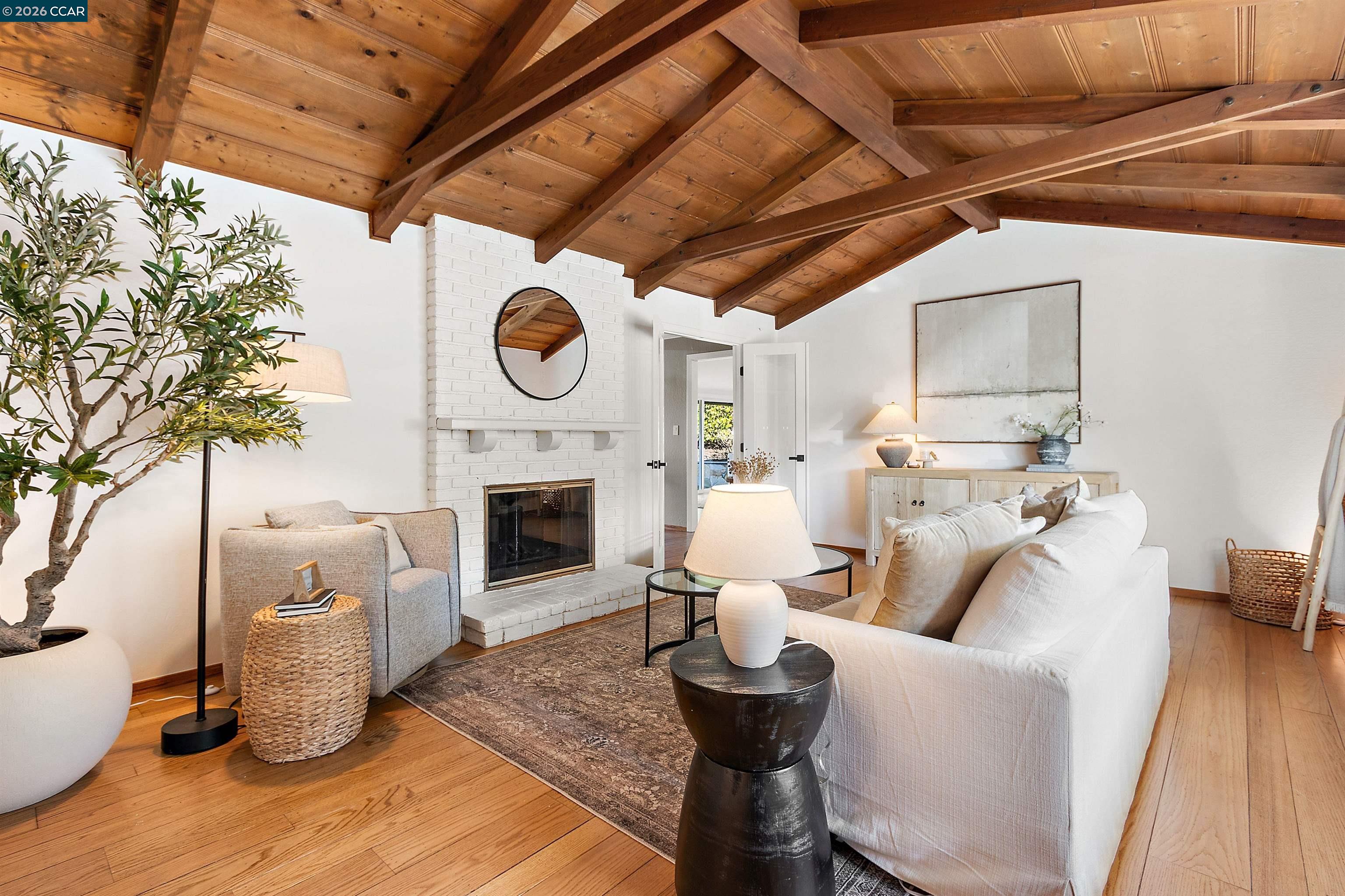 Detail Gallery Image 4 of 34 For 131 Donald Dr, Moraga,  CA 94556 - 4 Beds | 3 Baths