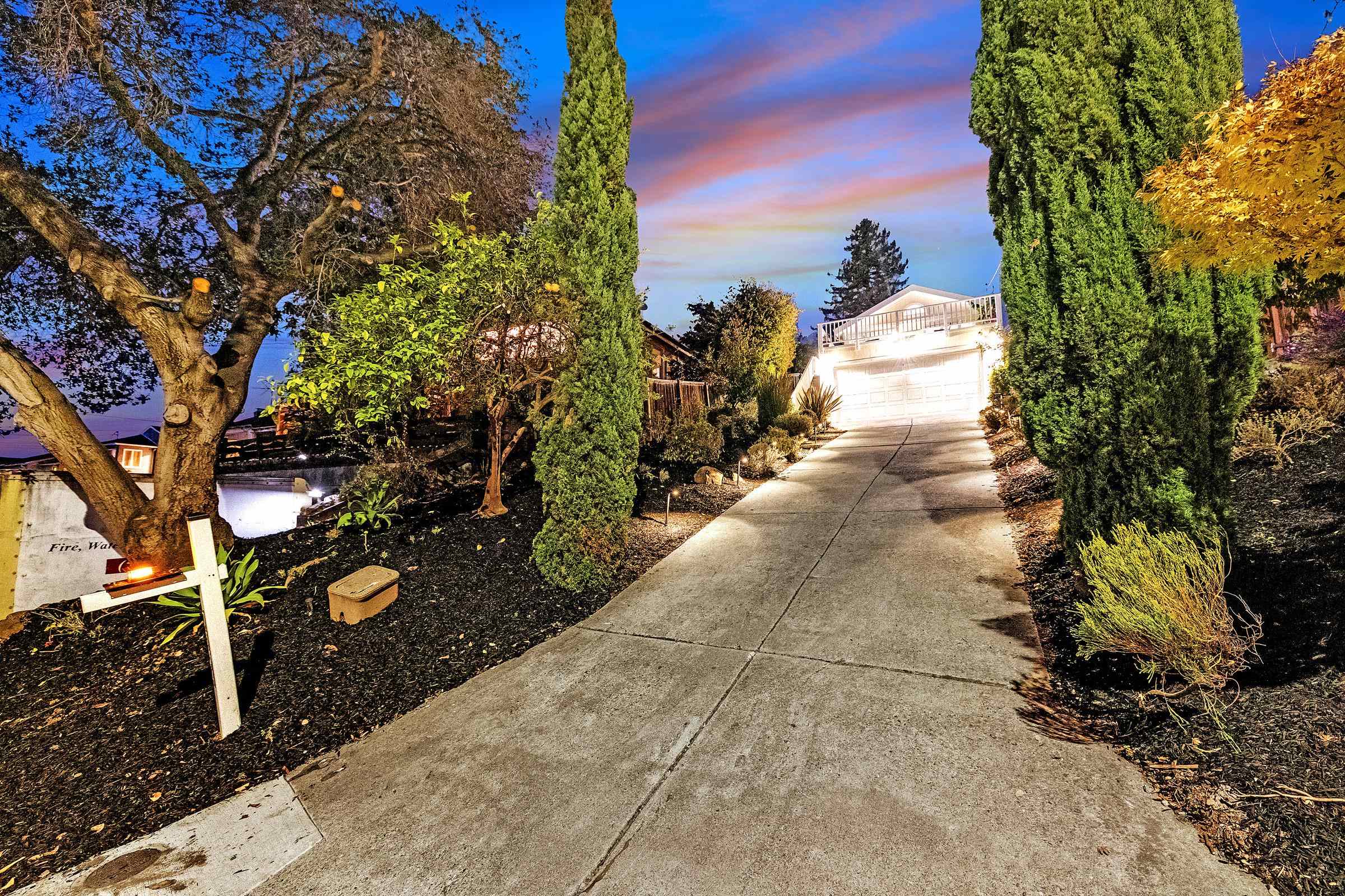 Detail Gallery Image 2 of 49 For 7554 Sunkist Dr, Oakland,  CA 94605 - 3 Beds | 2 Baths