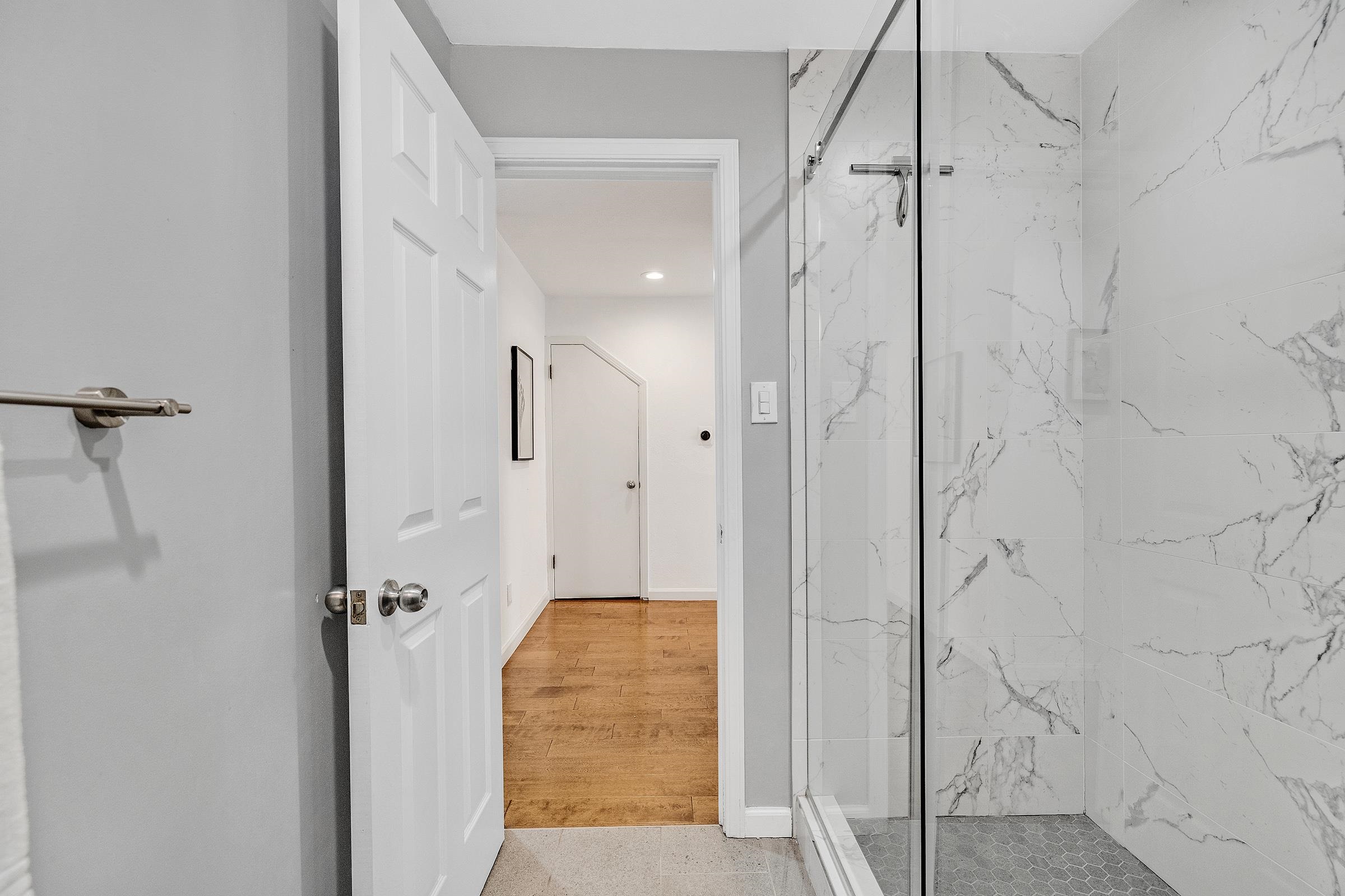 Detail Gallery Image 25 of 49 For 7554 Sunkist Dr, Oakland,  CA 94605 - 3 Beds | 2 Baths