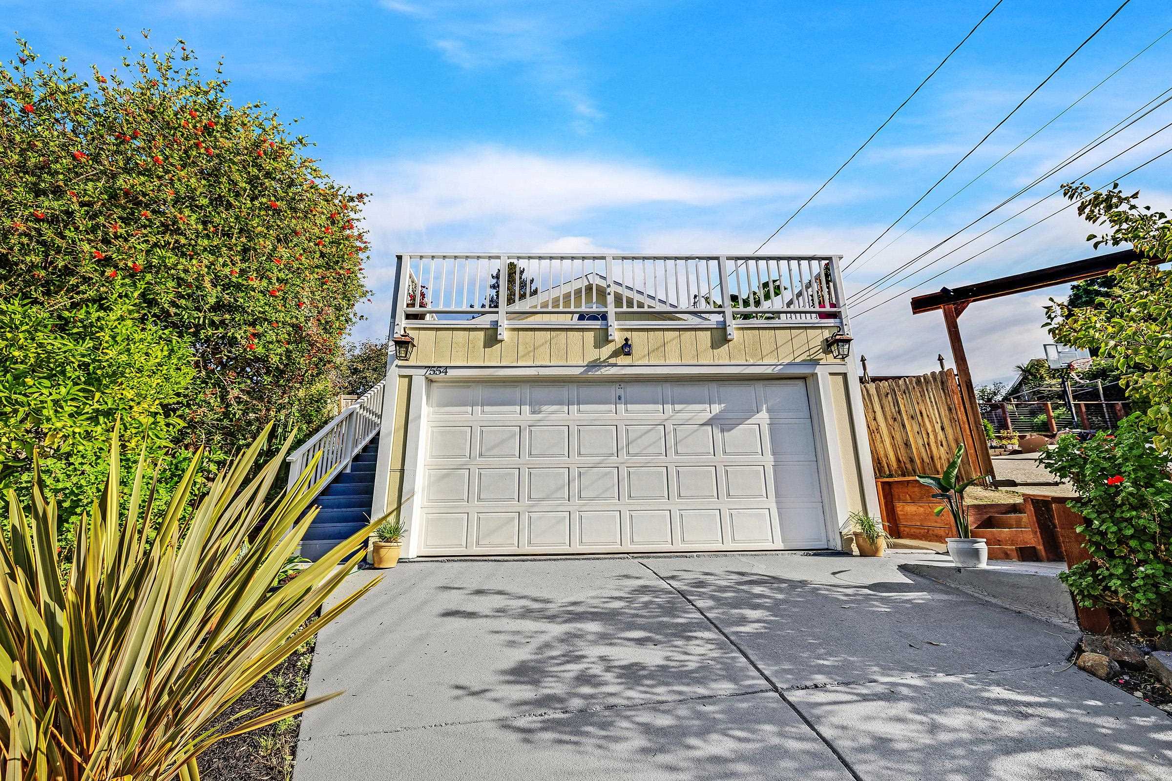 Detail Gallery Image 4 of 49 For 7554 Sunkist Dr, Oakland,  CA 94605 - 3 Beds | 2 Baths