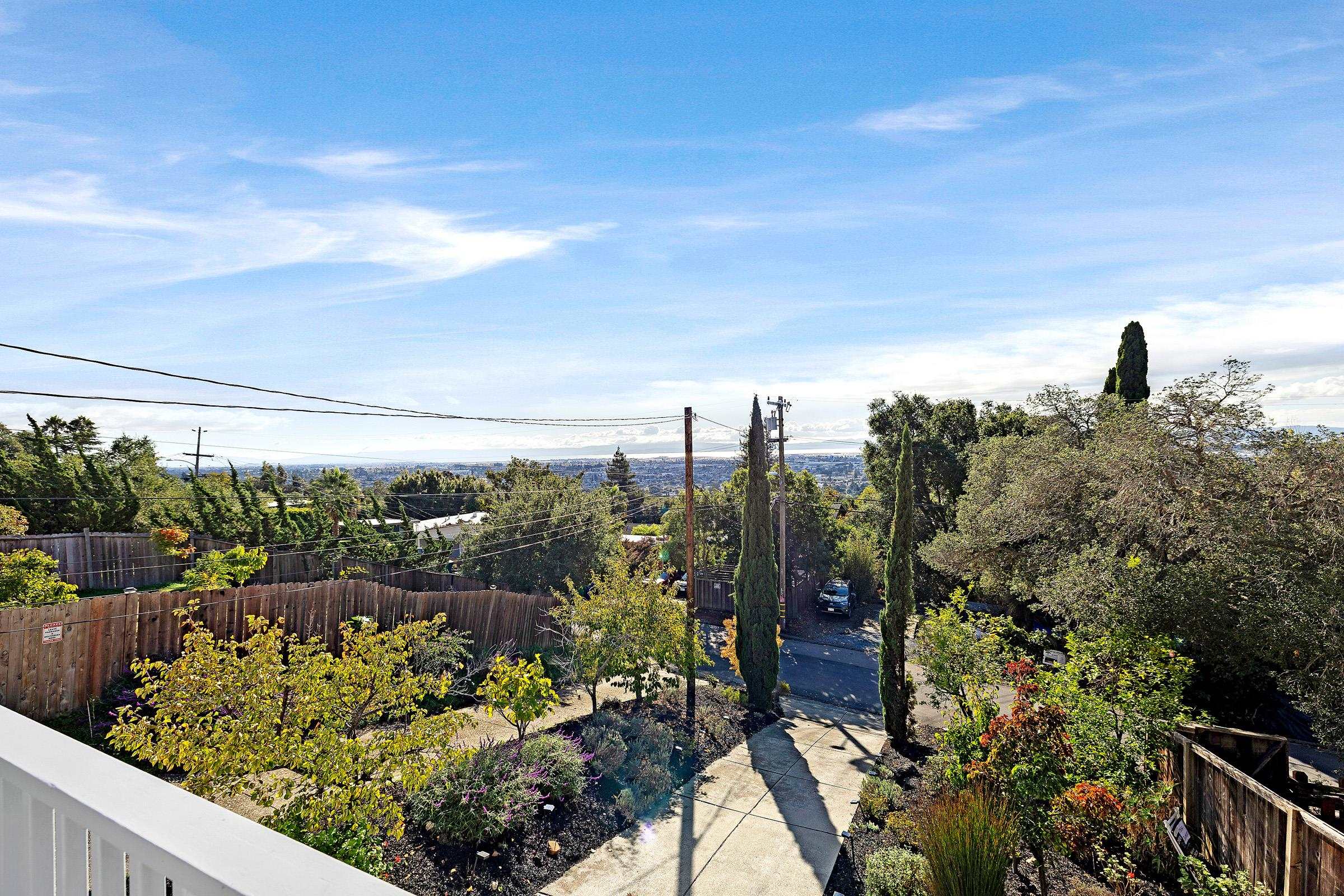 Detail Gallery Image 5 of 49 For 7554 Sunkist Dr, Oakland,  CA 94605 - 3 Beds | 2 Baths