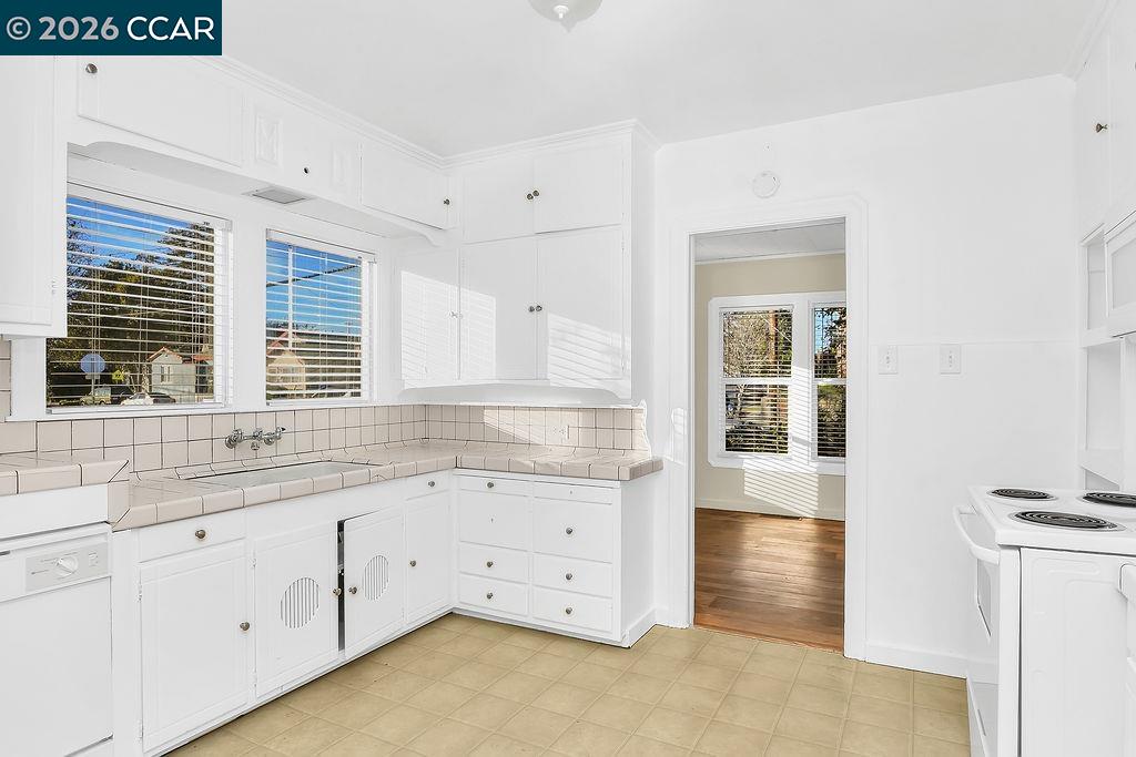 Detail Gallery Image 11 of 39 For 223 W 10th St, Antioch,  CA 94509 - 3 Beds | 1/1 Baths