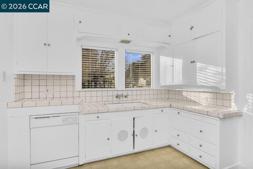 Detail Gallery Image 12 of 39 For 223 W 10th St, Antioch,  CA 94509 - 3 Beds | 1/1 Baths