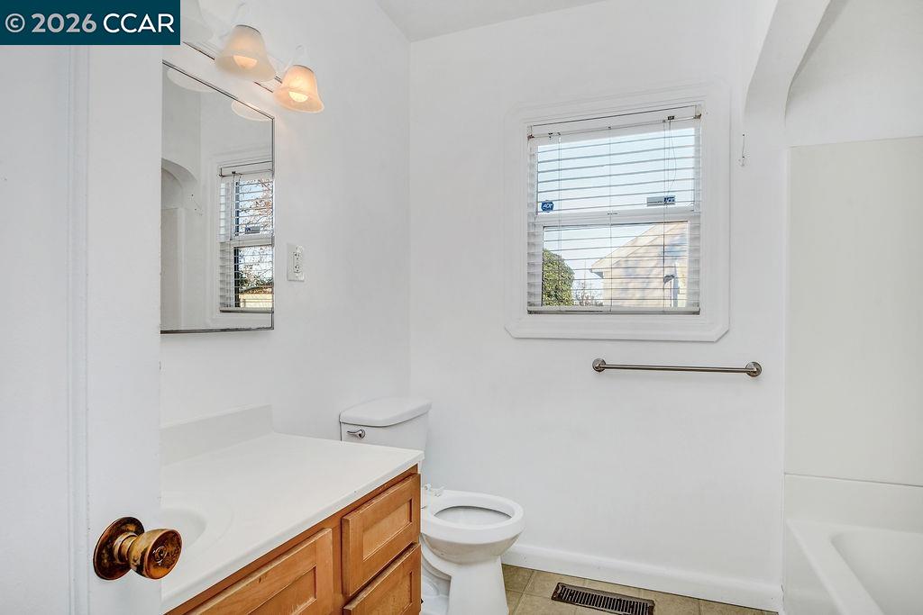 Detail Gallery Image 19 of 39 For 223 W 10th St, Antioch,  CA 94509 - 3 Beds | 1/1 Baths