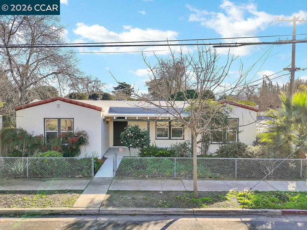 Detail Gallery Image 3 of 39 For 223 W 10th St, Antioch,  CA 94509 - 3 Beds | 1/1 Baths