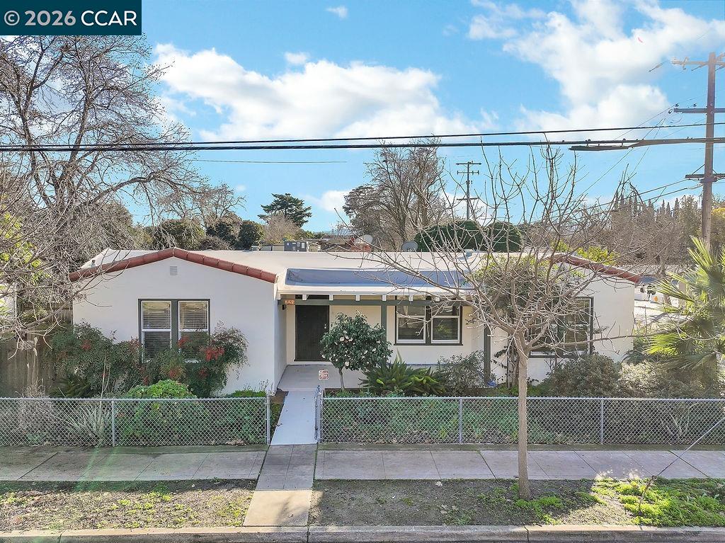 Detail Gallery Image 4 of 39 For 223 W 10th St, Antioch,  CA 94509 - 3 Beds | 1/1 Baths