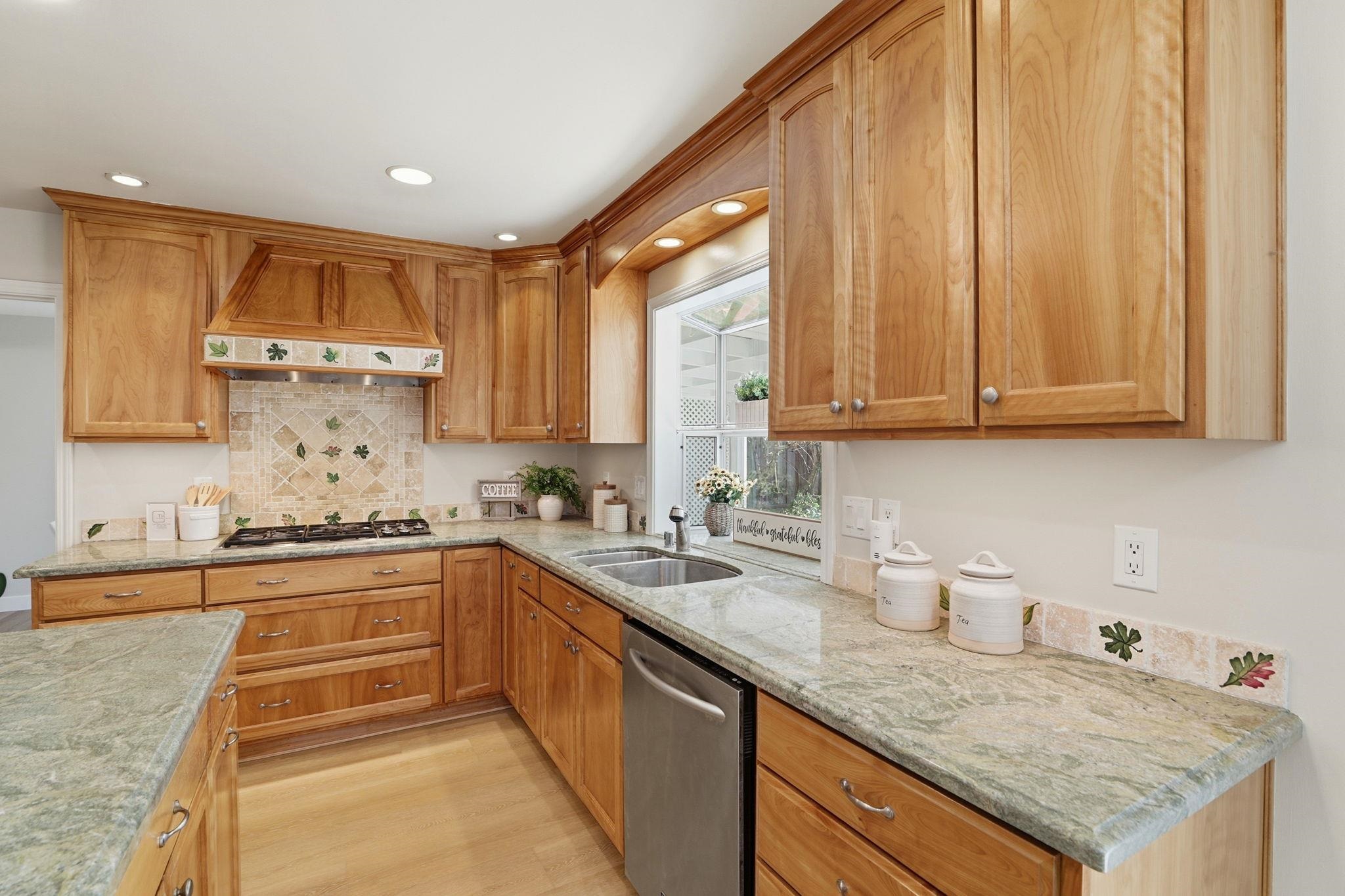 Detail Gallery Image 13 of 43 For 786 Wisteria Dr, Fremont,  CA 94539 - 4 Beds | 3 Baths