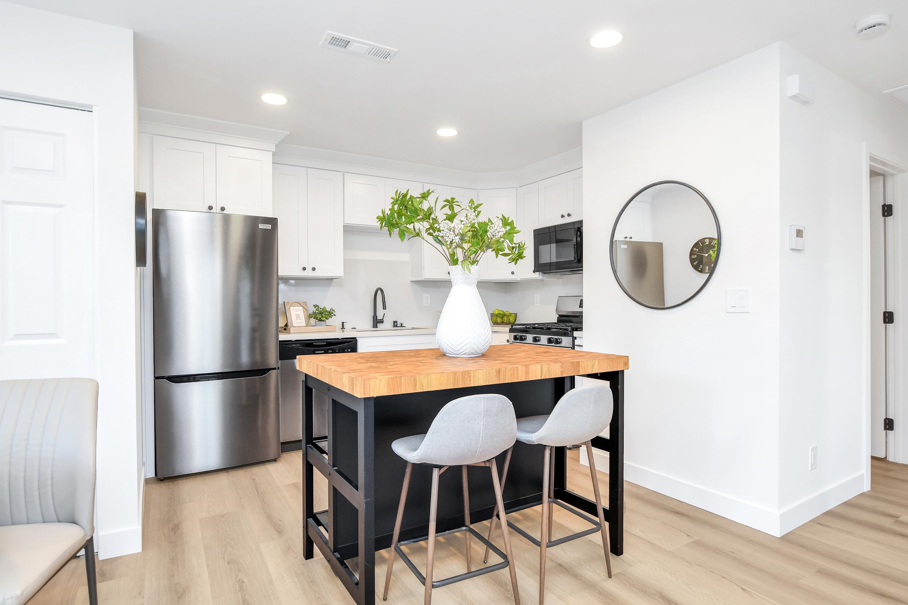 Detail Gallery Image 8 of 29 For 1351 Shell Ave, Martinez,  CA 94553 - 4 Beds | 2 Baths