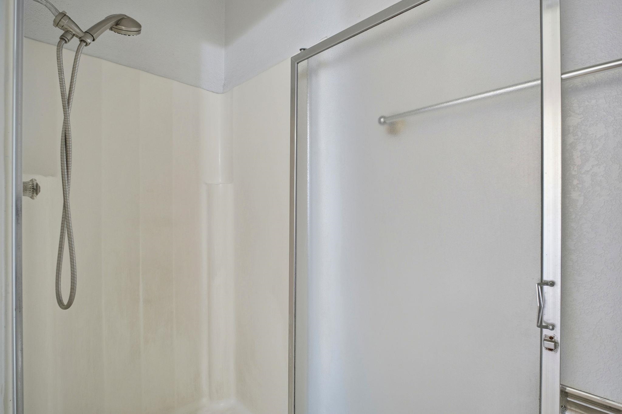 Detail Gallery Image 16 of 28 For 20139 Anita Ave, Castro Valley,  CA 94546 - 3 Beds | 2/1 Baths