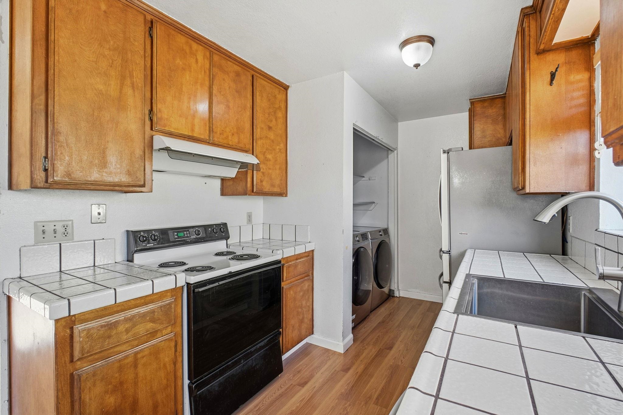 Detail Gallery Image 9 of 28 For 20139 Anita Ave, Castro Valley,  CA 94546 - 3 Beds | 2/1 Baths