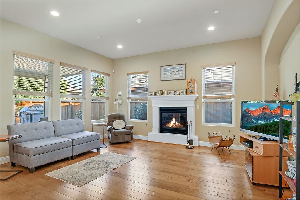 Detail Gallery Image 5 of 45 For 1765 Merlot Cir, Brentwood,  CA 94513 - 2 Beds | 2 Baths