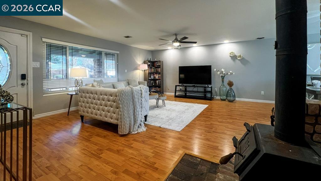 Detail Gallery Image 5 of 49 For 5510 Alaska Dr, Concord,  CA 94521 - 3 Beds | 2 Baths