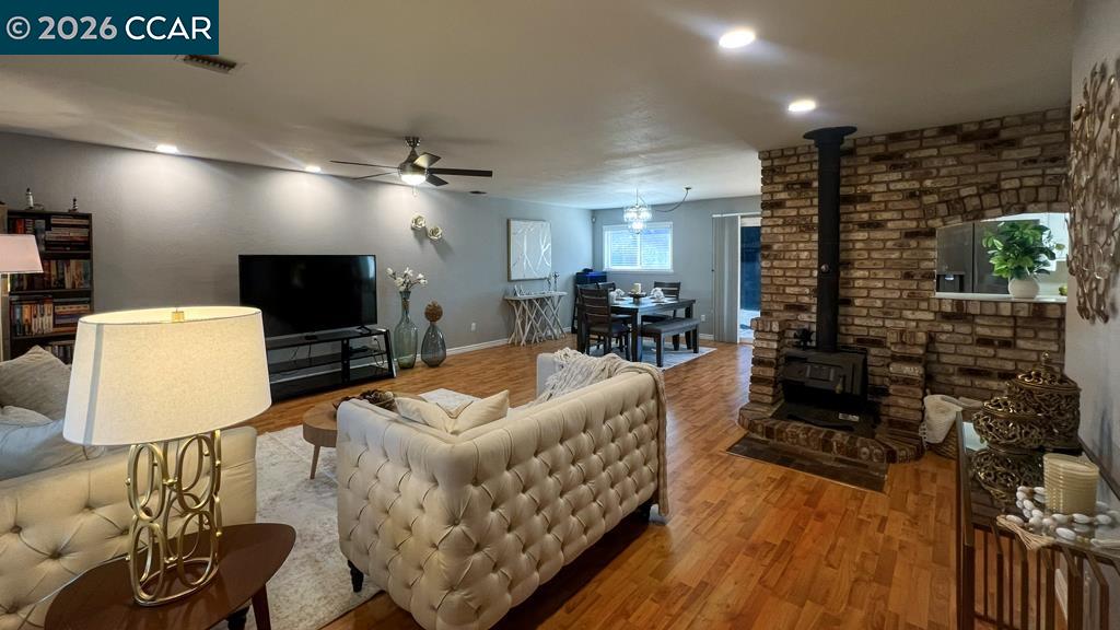 Detail Gallery Image 6 of 49 For 5510 Alaska Dr, Concord,  CA 94521 - 3 Beds | 2 Baths