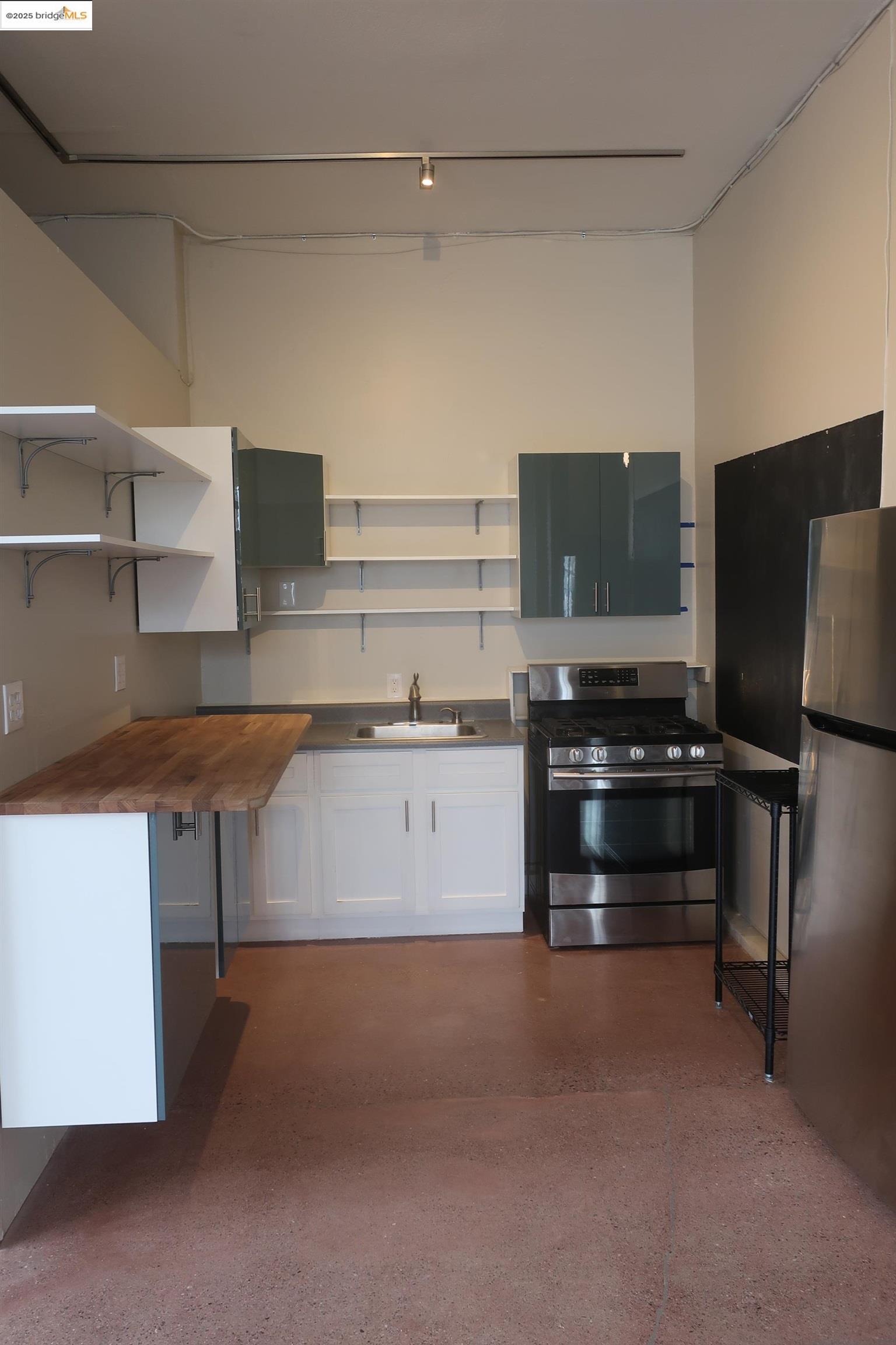 Detail Gallery Image 13 of 30 For 3403 Harlan St, Oakland,  CA 94608 - – Beds | – Baths