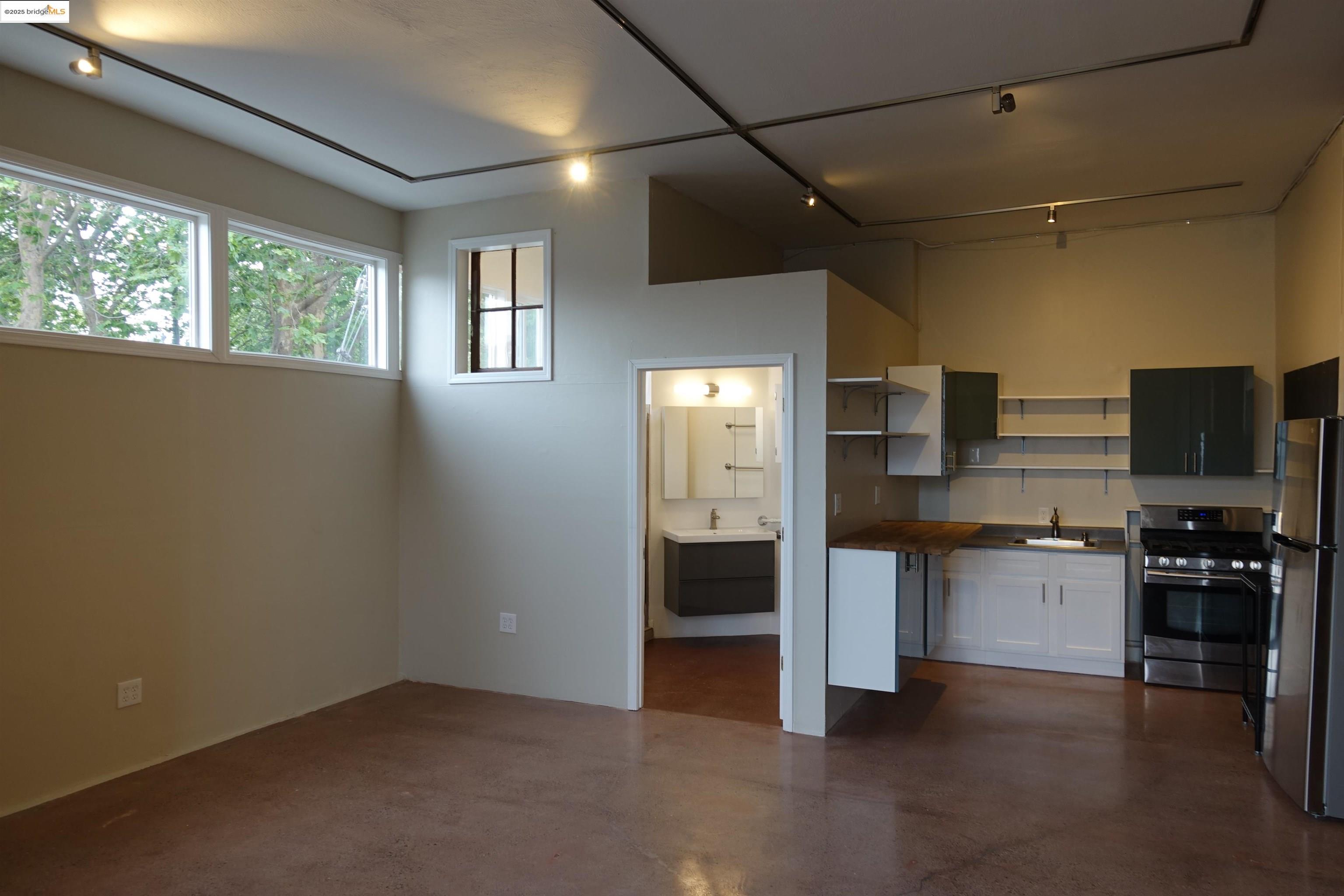 Detail Gallery Image 15 of 30 For 3403 Harlan St, Oakland,  CA 94608 - – Beds | – Baths