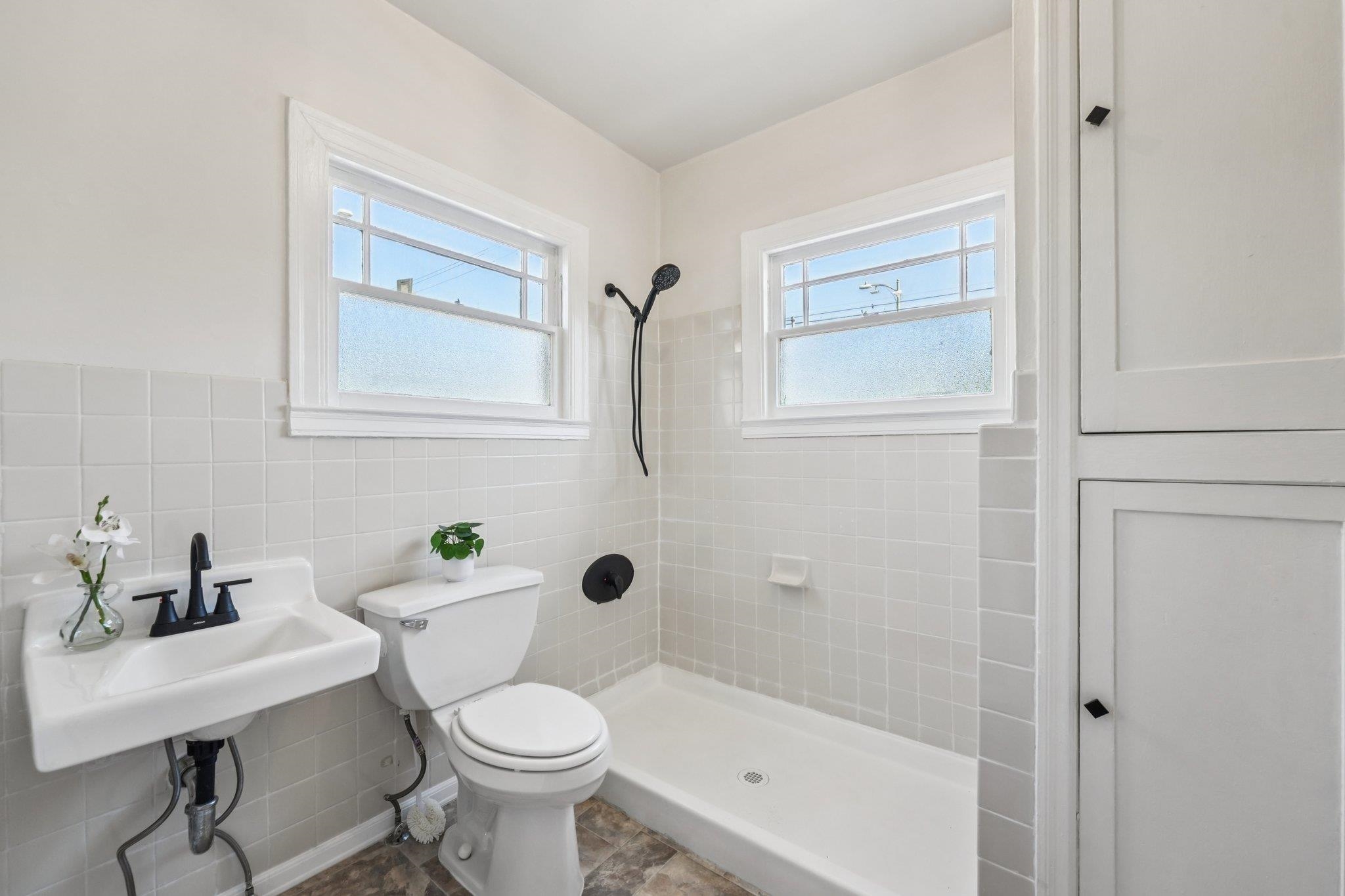 Detail Gallery Image 16 of 31 For 1549 5th Ave, Oakland,  CA 94606 - 4 Beds | 2 Baths