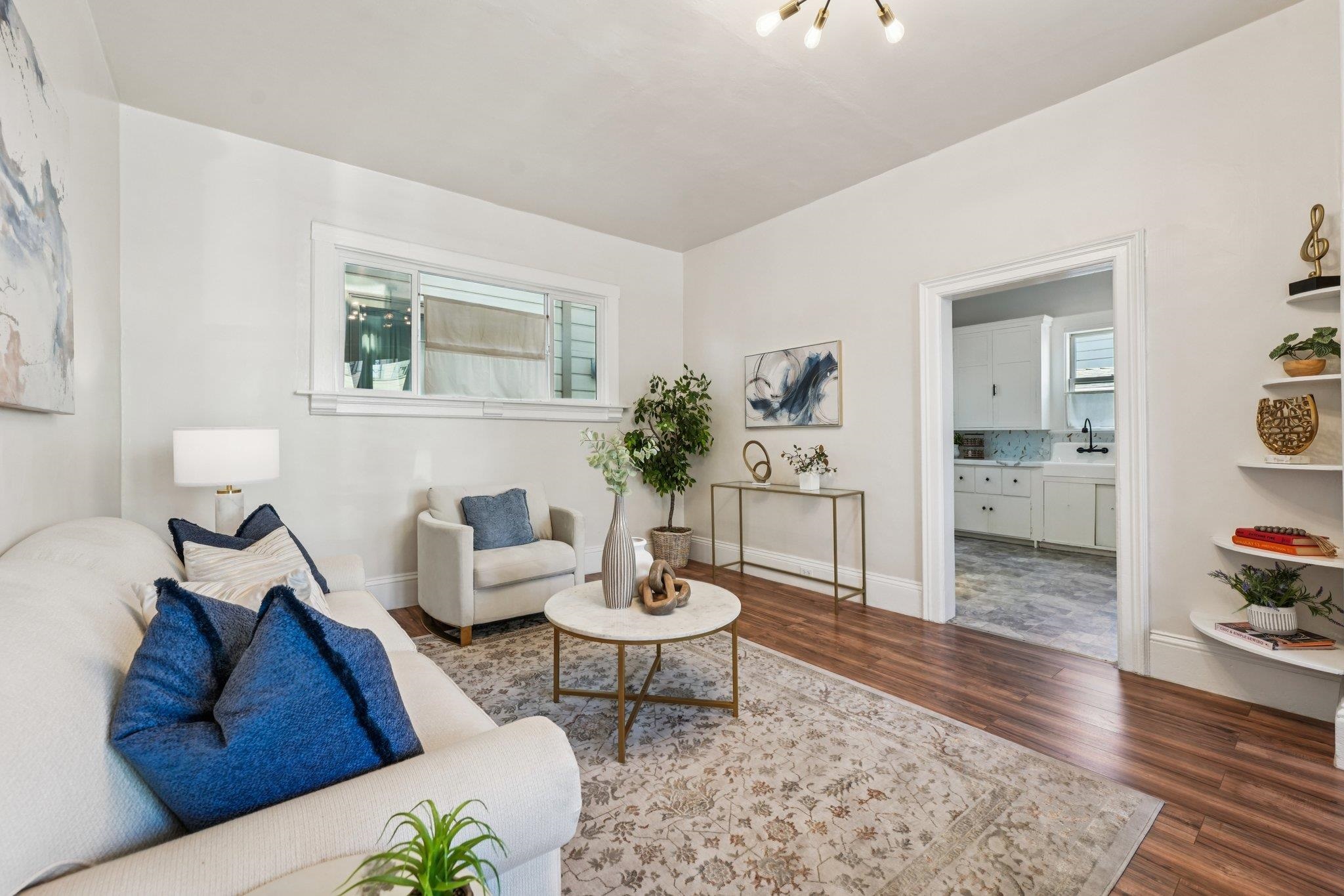 Detail Gallery Image 3 of 31 For 1549 5th Ave, Oakland,  CA 94606 - 4 Beds | 2 Baths