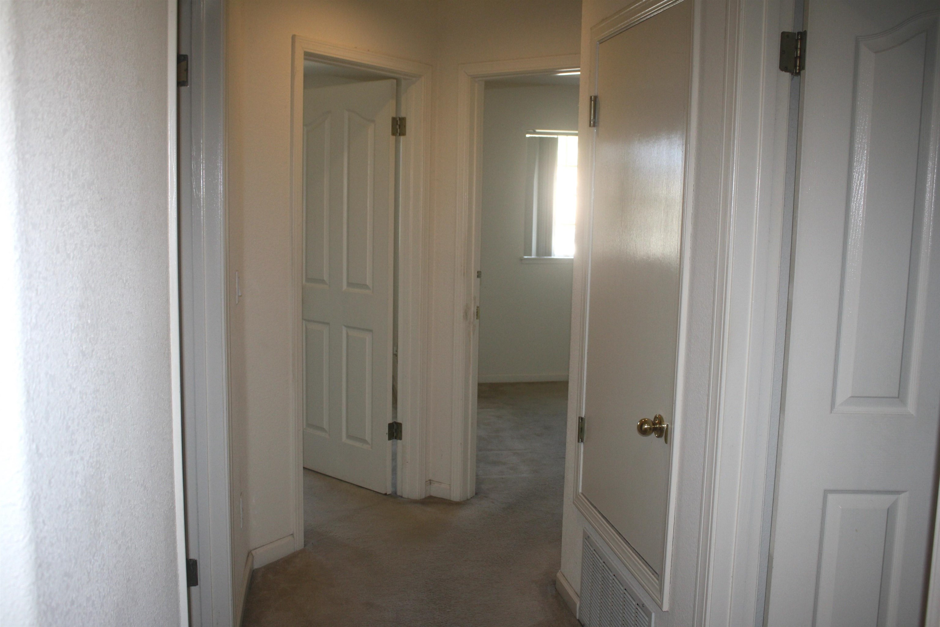 Detail Gallery Image 13 of 33 For 2011 Agate Ct, Vallejo,  CA 94591 - 5 Beds | 3 Baths