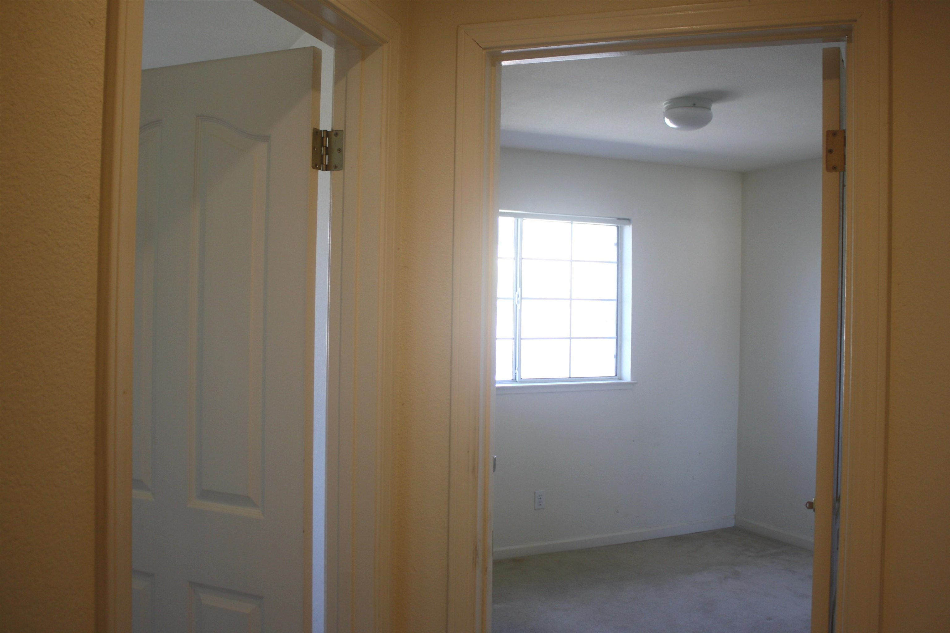 Detail Gallery Image 15 of 33 For 2011 Agate Ct, Vallejo,  CA 94591 - 5 Beds | 3 Baths