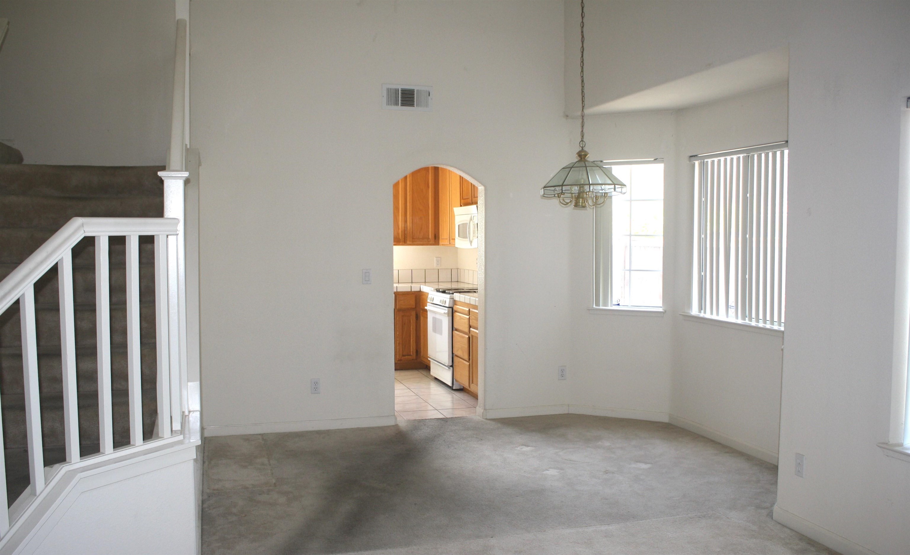 Detail Gallery Image 3 of 33 For 2011 Agate Ct, Vallejo,  CA 94591 - 5 Beds | 3 Baths