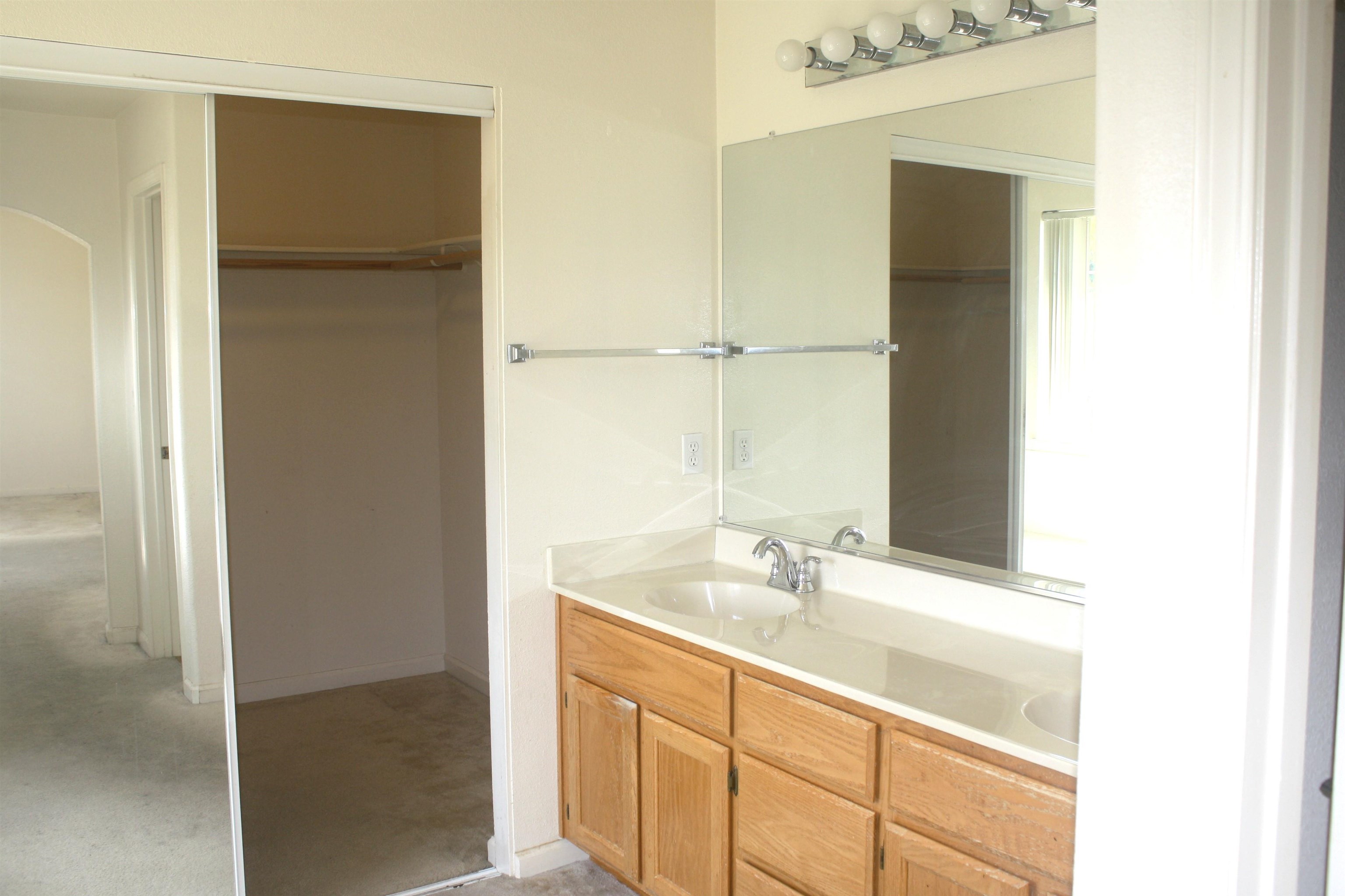 Detail Gallery Image 24 of 33 For 2011 Agate Ct, Vallejo,  CA 94591 - 5 Beds | 3 Baths