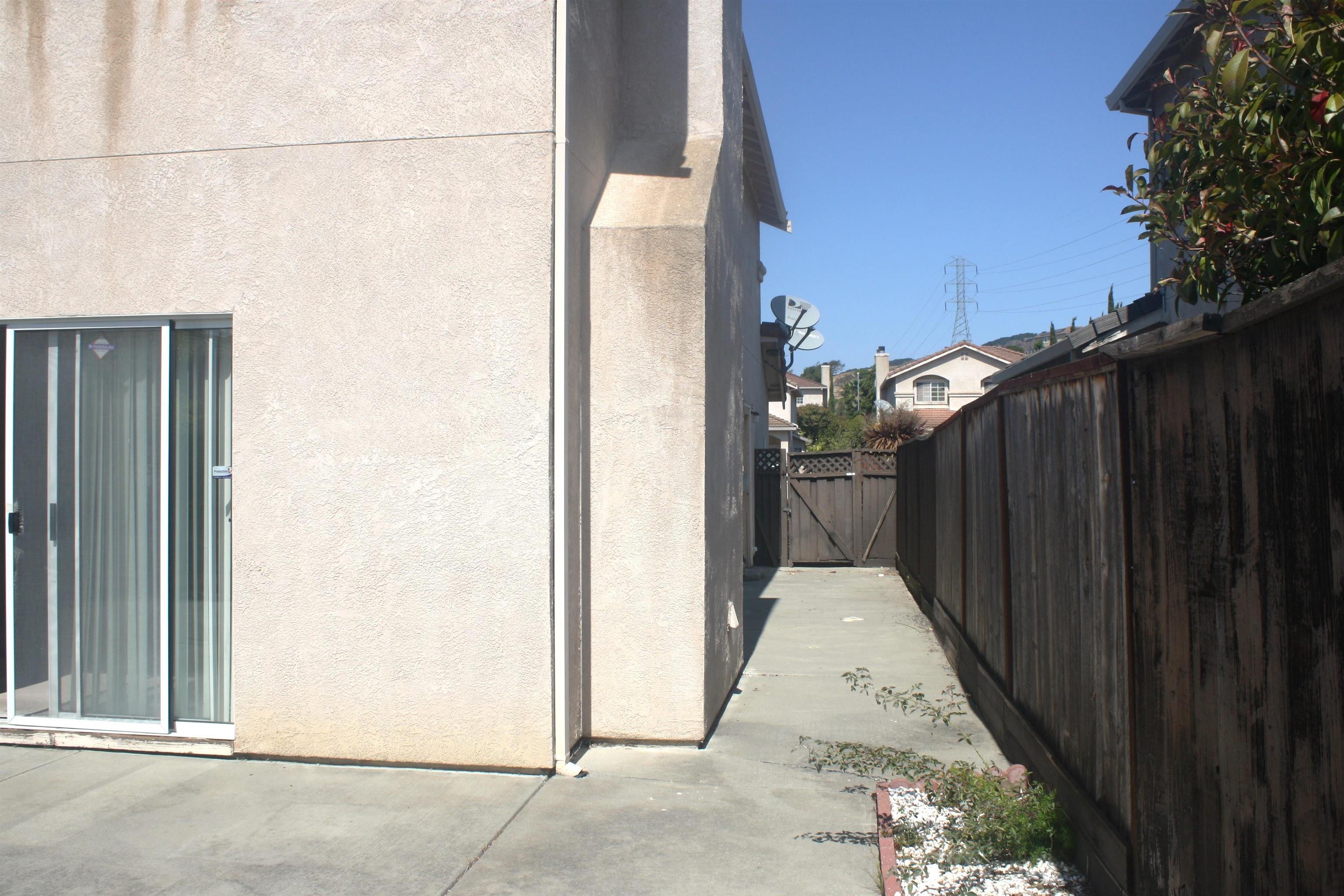 Detail Gallery Image 30 of 33 For 2011 Agate Ct, Vallejo,  CA 94591 - 5 Beds | 3 Baths