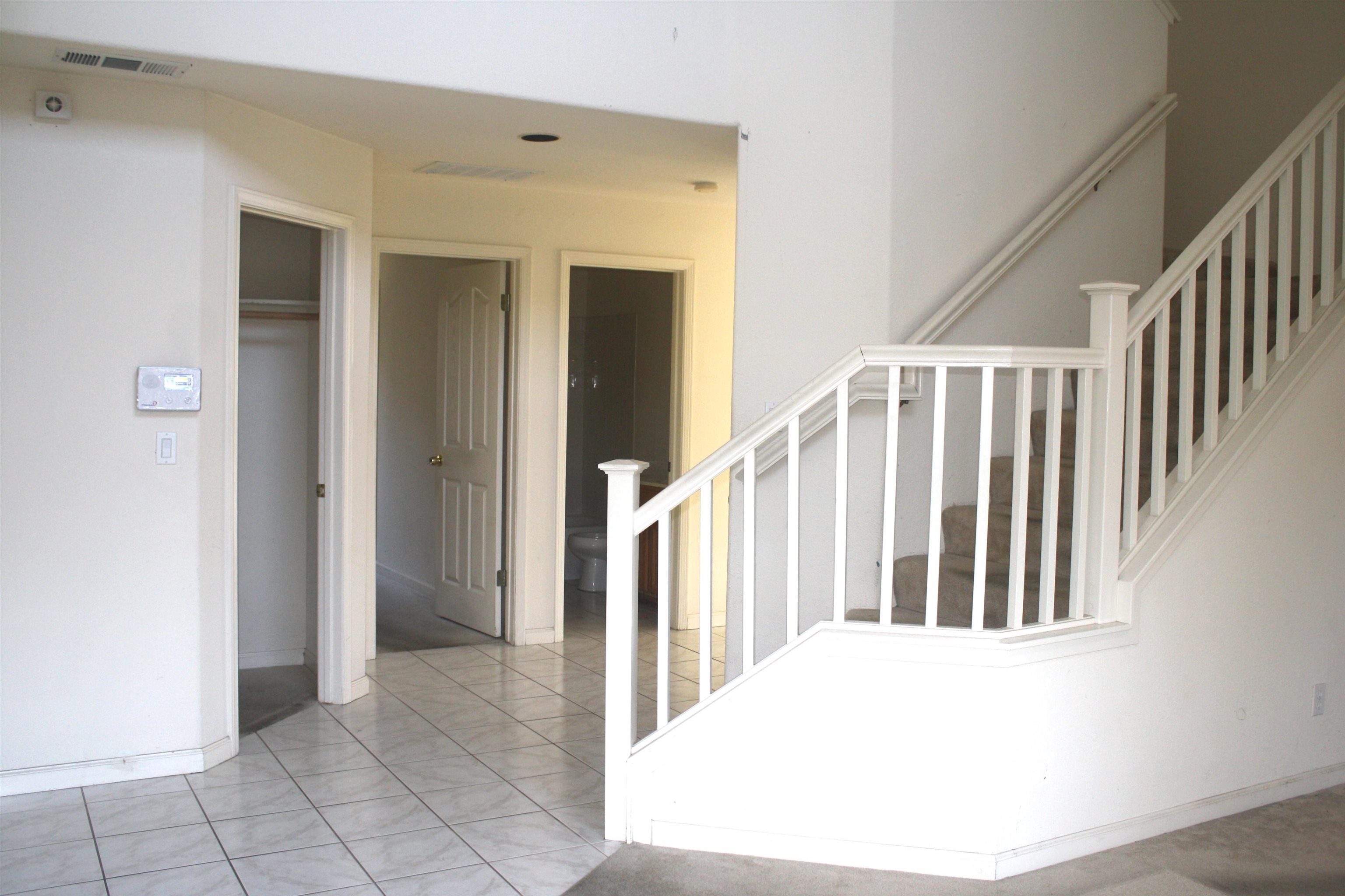 Detail Gallery Image 5 of 33 For 2011 Agate Ct, Vallejo,  CA 94591 - 5 Beds | 3 Baths